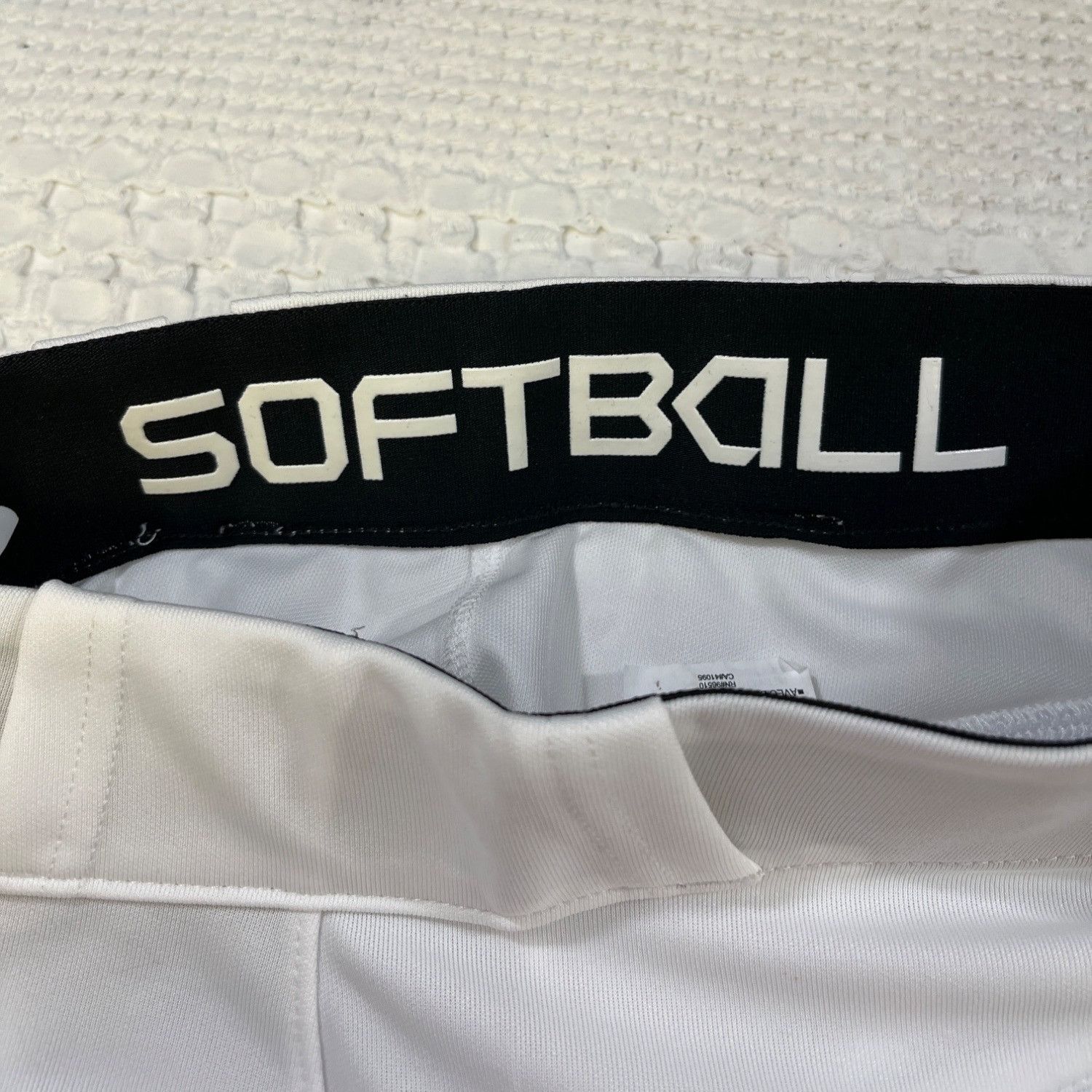 Under Armour Under Armour Women's White Athletic/Softball Pants Sz S SKU Size 27" / US 4 / IT 40 - 7 Thumbnail