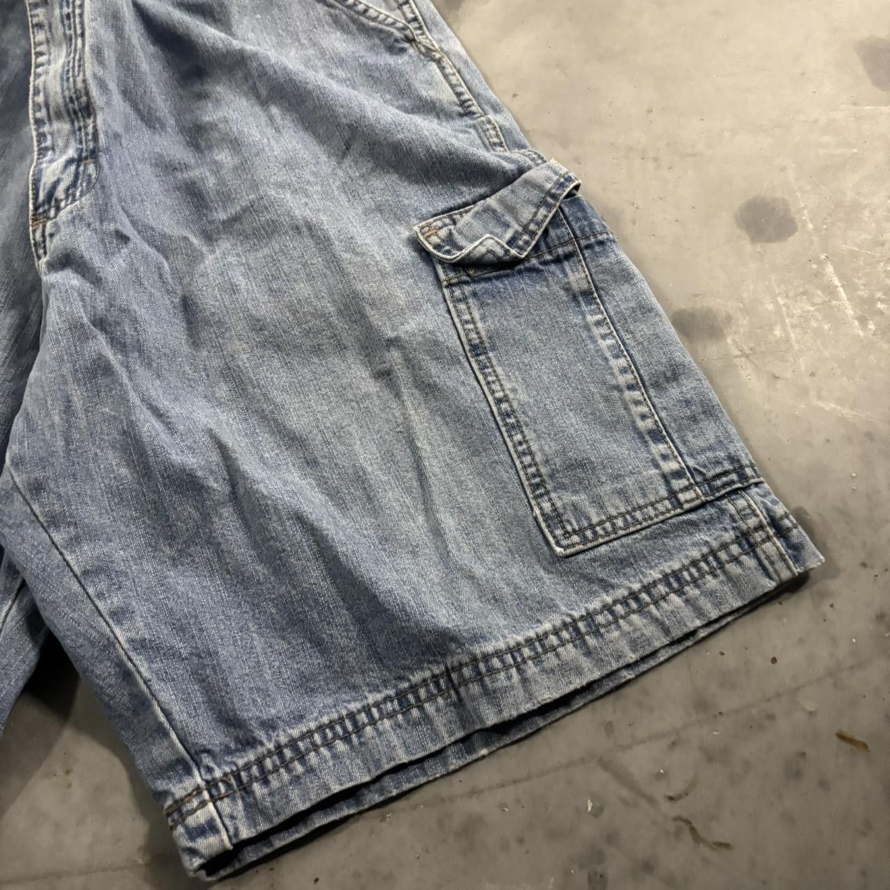 Vintage Crazy Vintage Y2K/2000s Baggy Light Wash Streetwear Skater Cargo Jorts! Size 36 Size US 36 / EU 52 - 4 Thumbnail