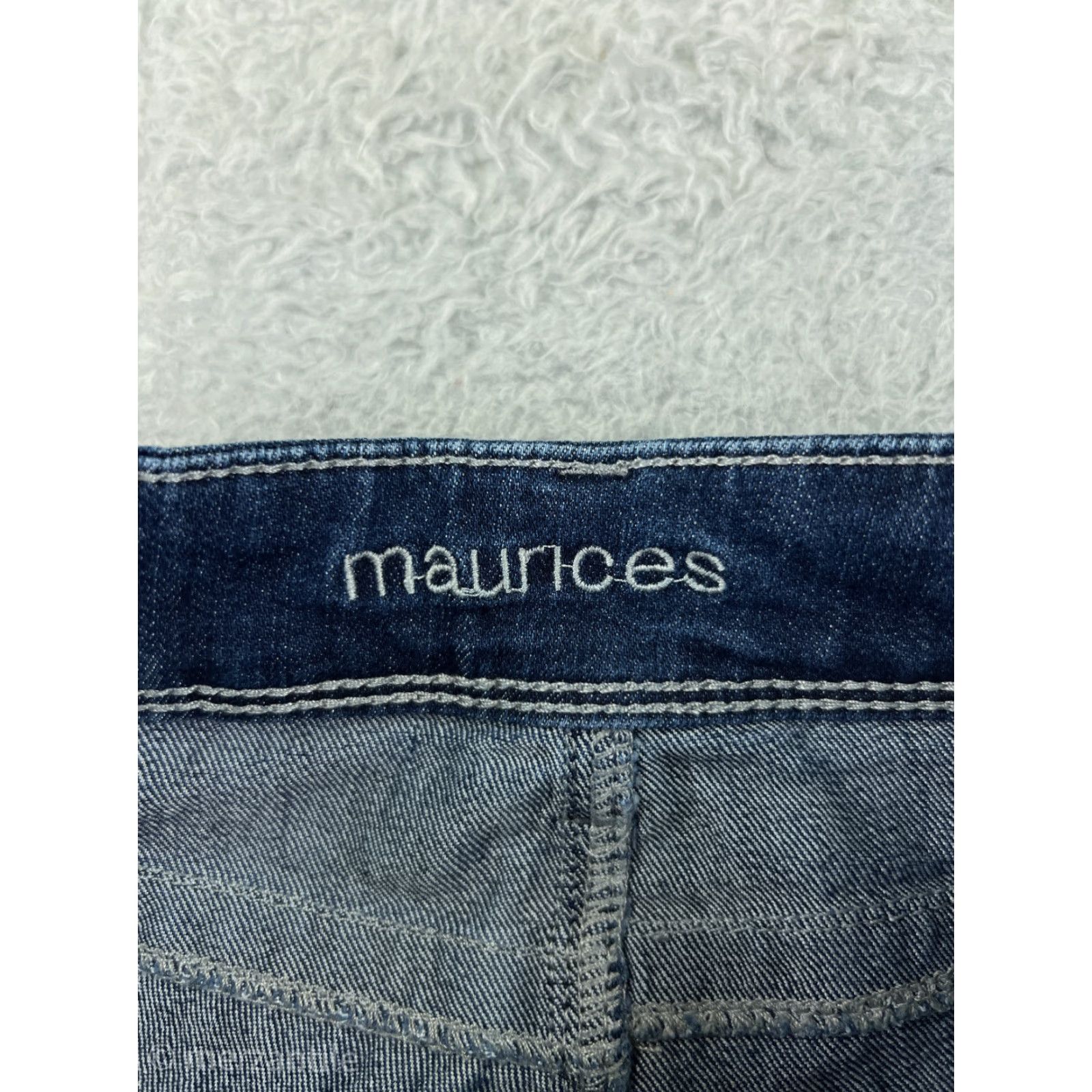 Vintage Maurices Jeans Womens 2 Blue Denim Bootcut Embroidered Cotton Blend Pockets Zipper 5-Pocket Design Slim Fit Size 26" / US 2 / IT 38 - 4 Thumbnail