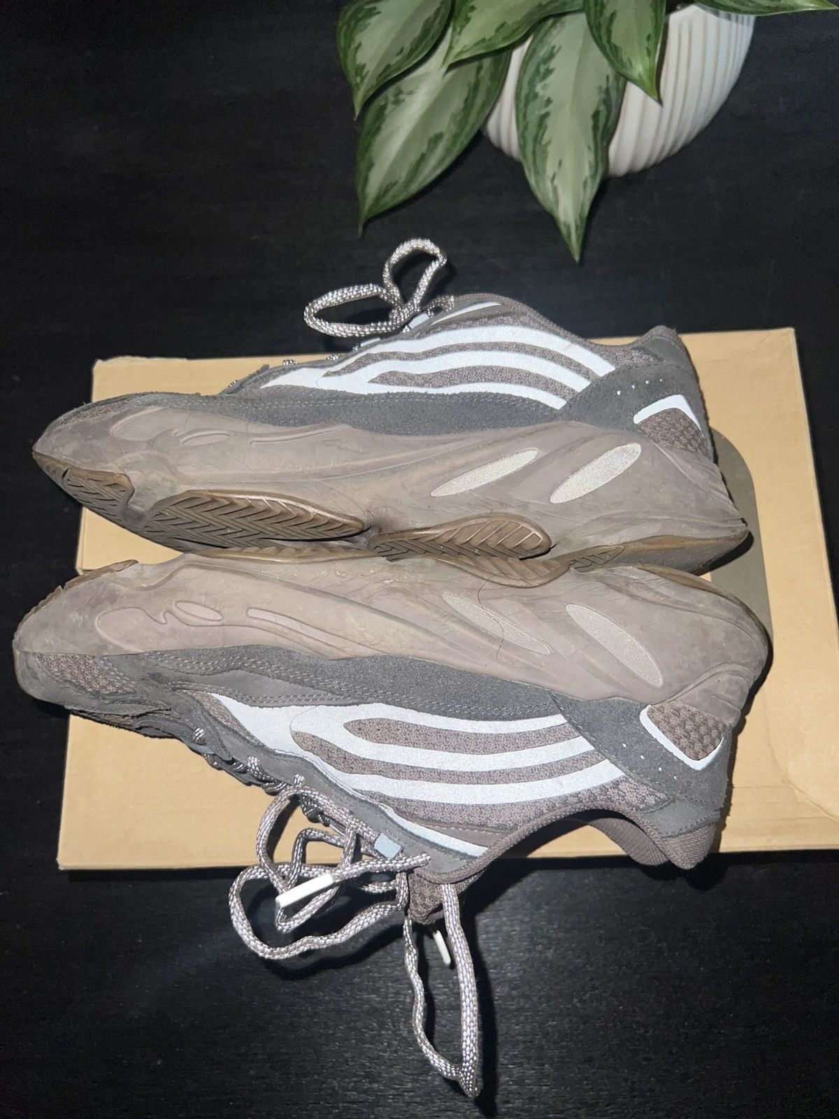 Yeezy Yeezy Boost 700 V2 Size US 10.5 / EU 43-44 - 3 Thumbnail