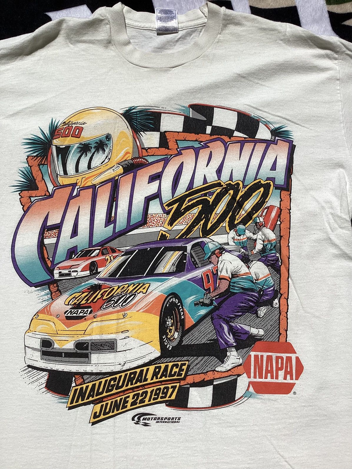 Fruit Of The Loom Vtg 1997 California 500 inaugural race NASCAR/racing Tee Size US XL / EU 56 / 4 - 2 Thumbnail