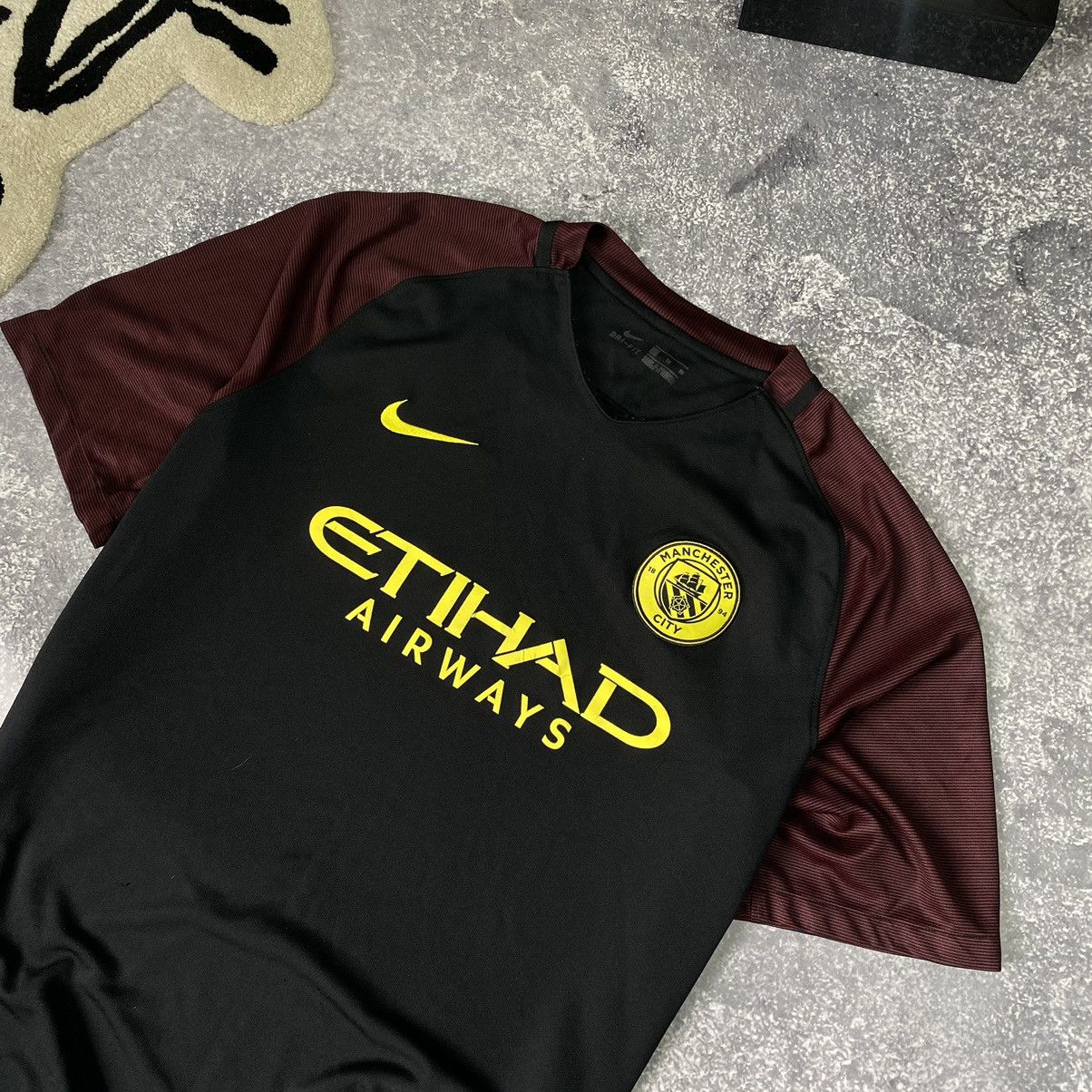 Vintage Men’s Nike Manchester City Small Logo team soccer jersey Size US XL / EU 56 / 4 - 3 Thumbnail