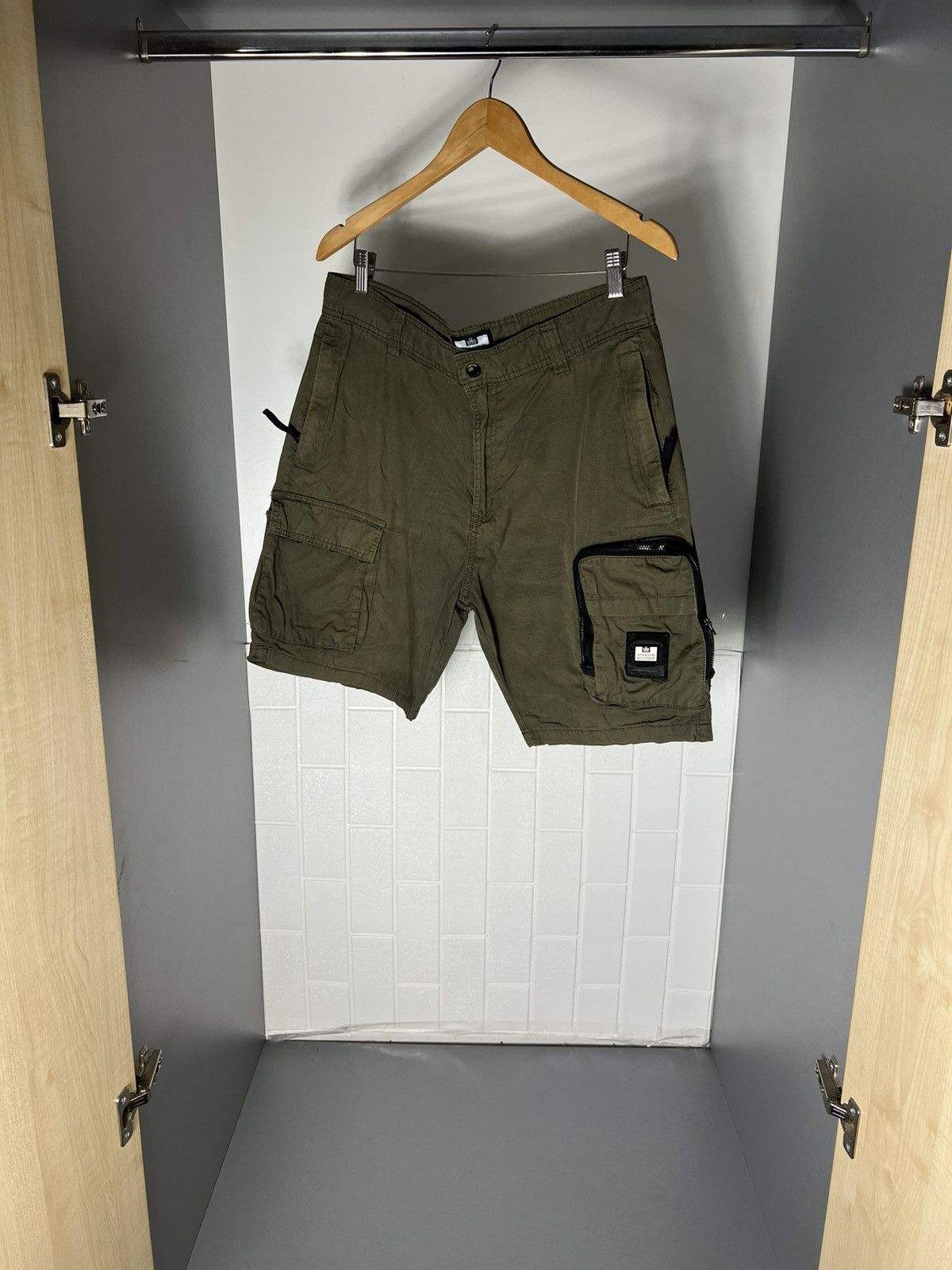 Weekend Offender VINTAGE WEEKEND OFFENDER MULTIPICKET CASUAL SHORTS Y2K 90s Size US 32 / EU 48 - 9 Thumbnail