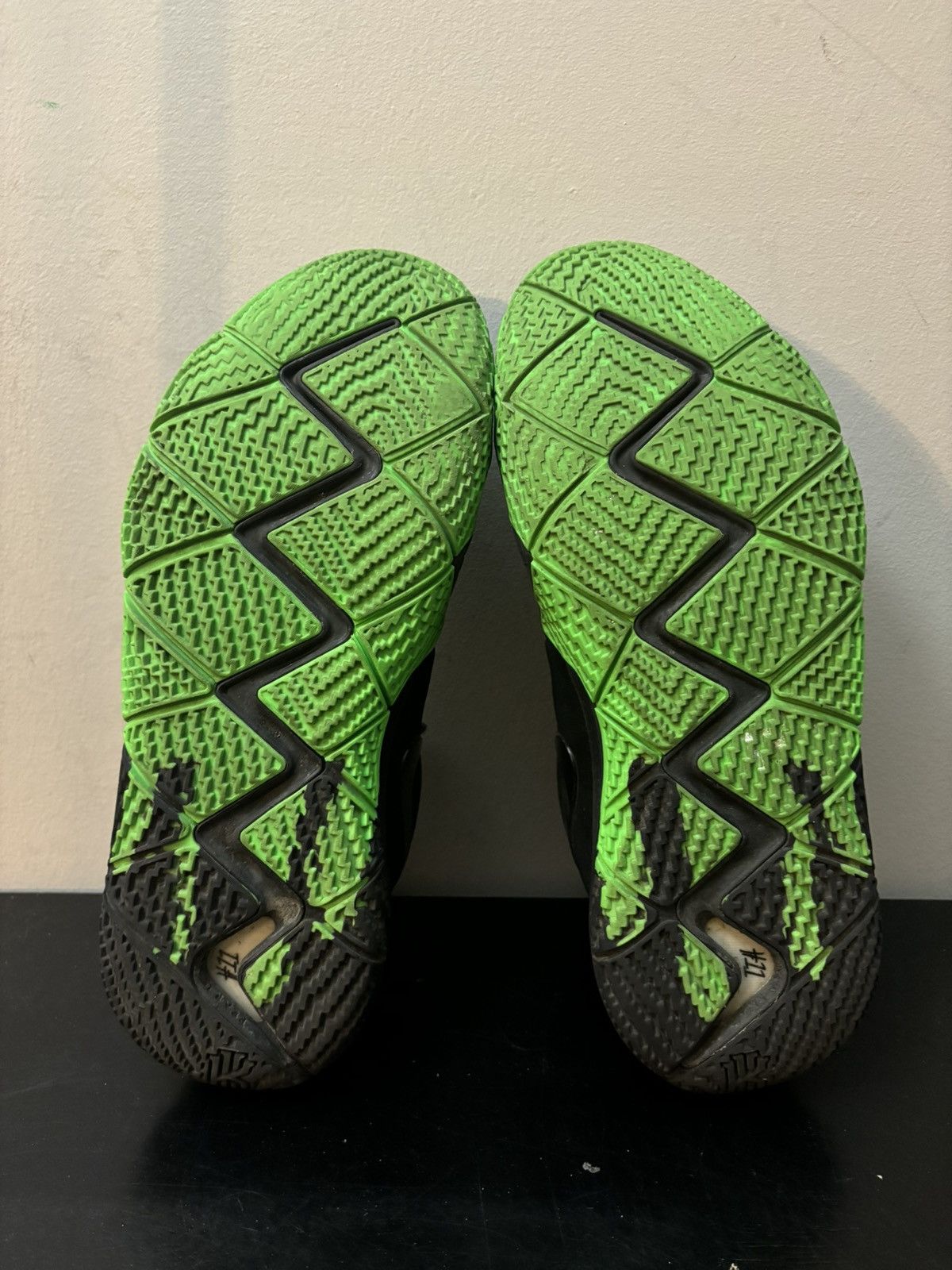 Nike Kyrie 4 Halloween Slime Green