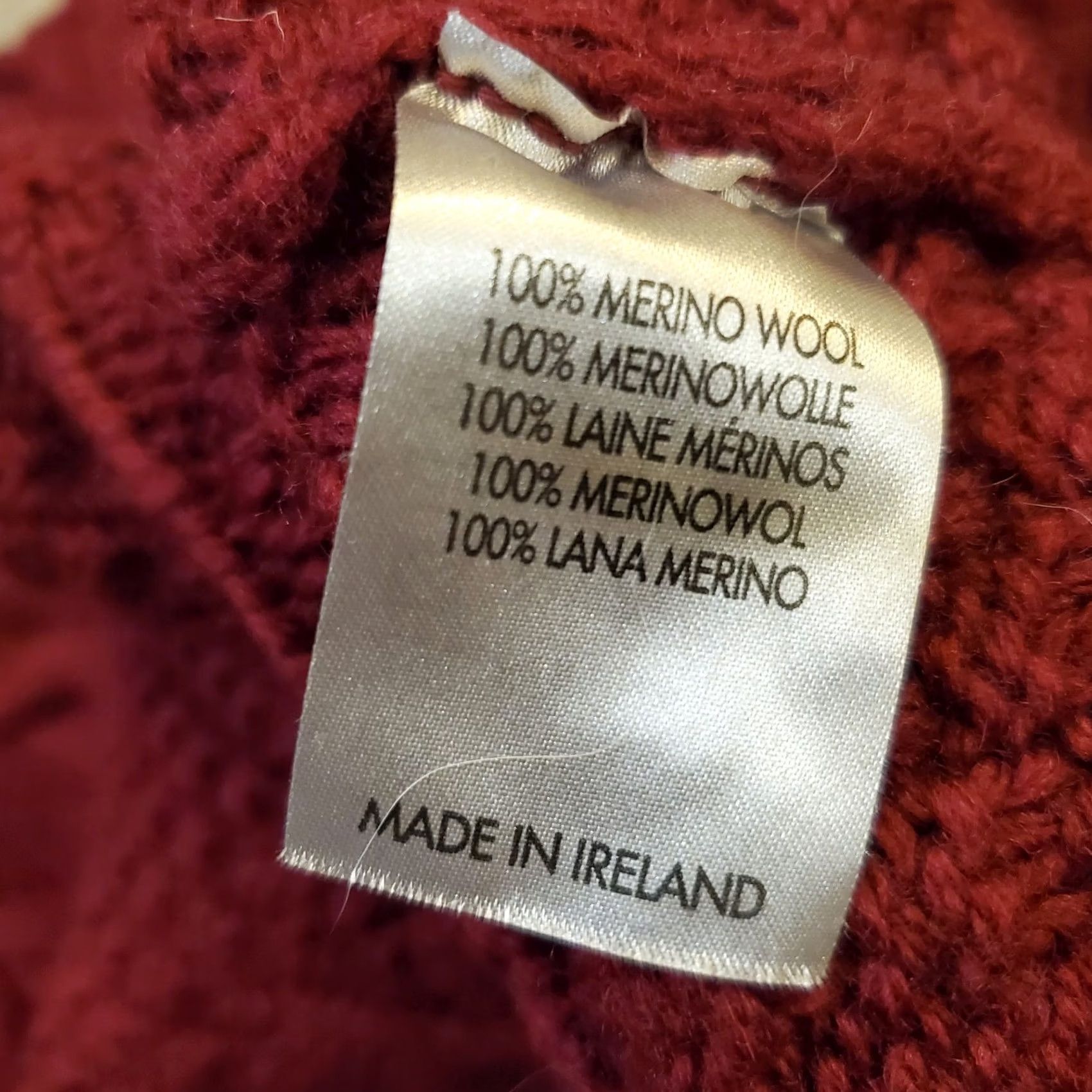 Market VINTAGE Aran Market Ireland Womens Sweater S Merino Wool Cable Knit Wine Red 80s Classic Size S / US 4 / IT 40 - 6 Thumbnail