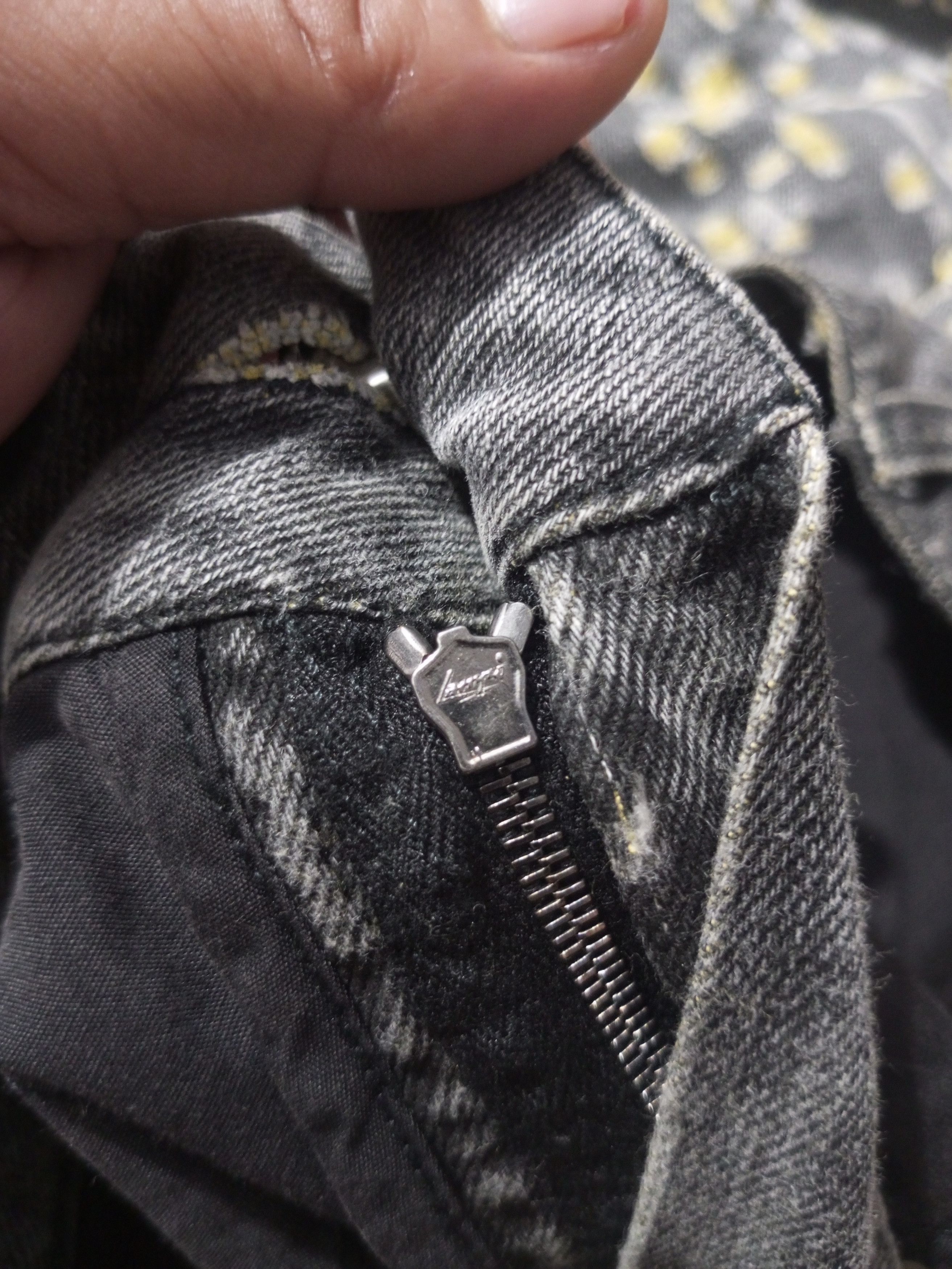 Chanel × Vintage Vintage chanel distressed denim jeans Size 29" - 8 Thumbnail