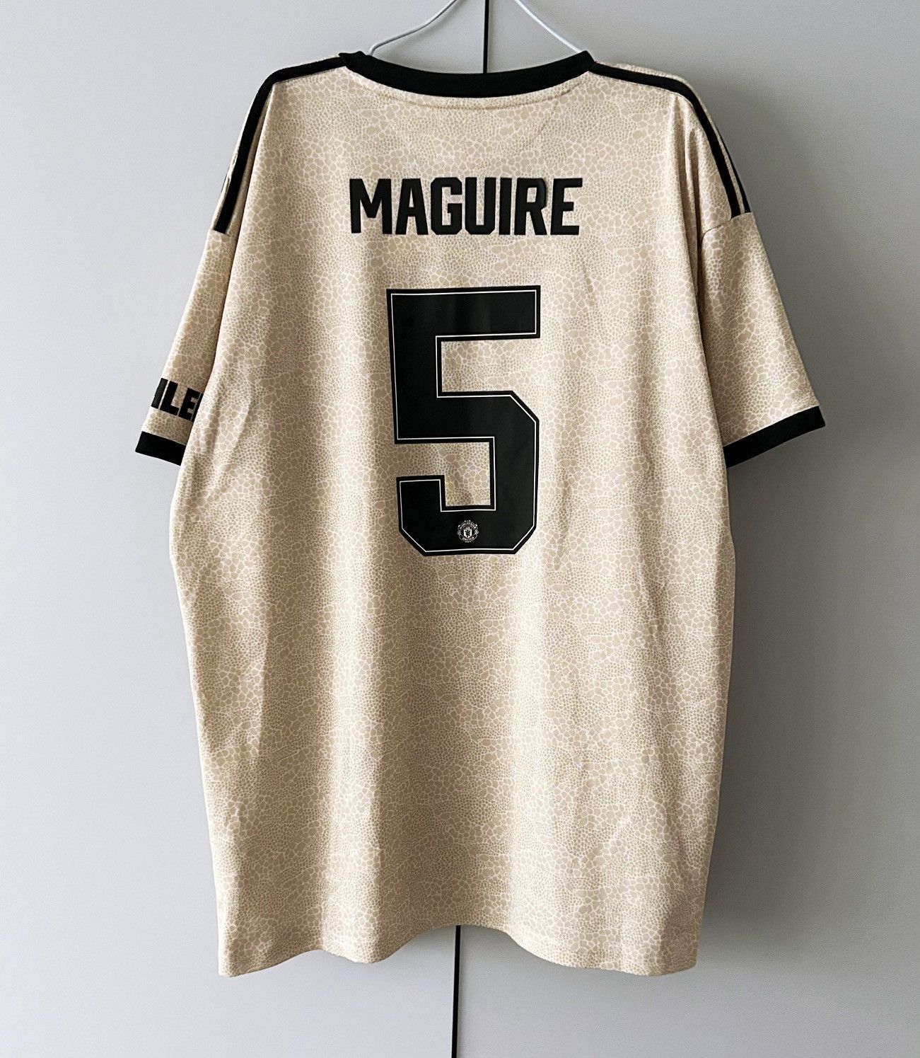 Other Manchester United jersey 2019 2020 #5 Maguire Size US XXL / EU 58 / 5 - 1 Thumbnail