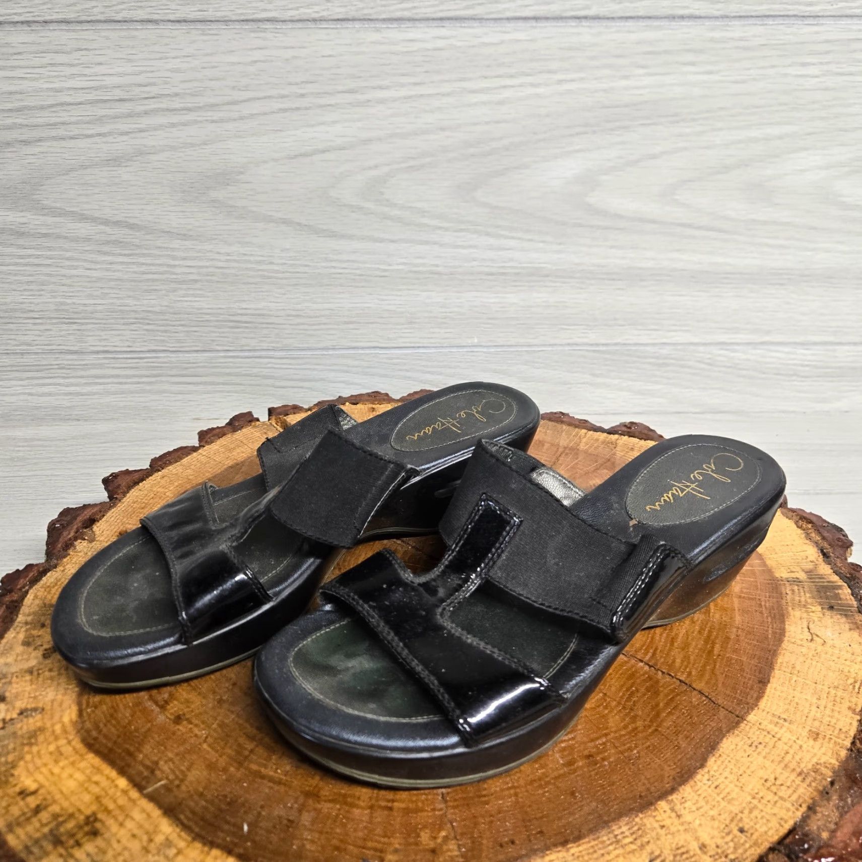 Cole Haan VINTAGE Cole Haan Leather Sandals Women Size 6B Slip-On Geometric Pattern Black Low Heel Size US 6 / IT 36 - 2 Thumbnail