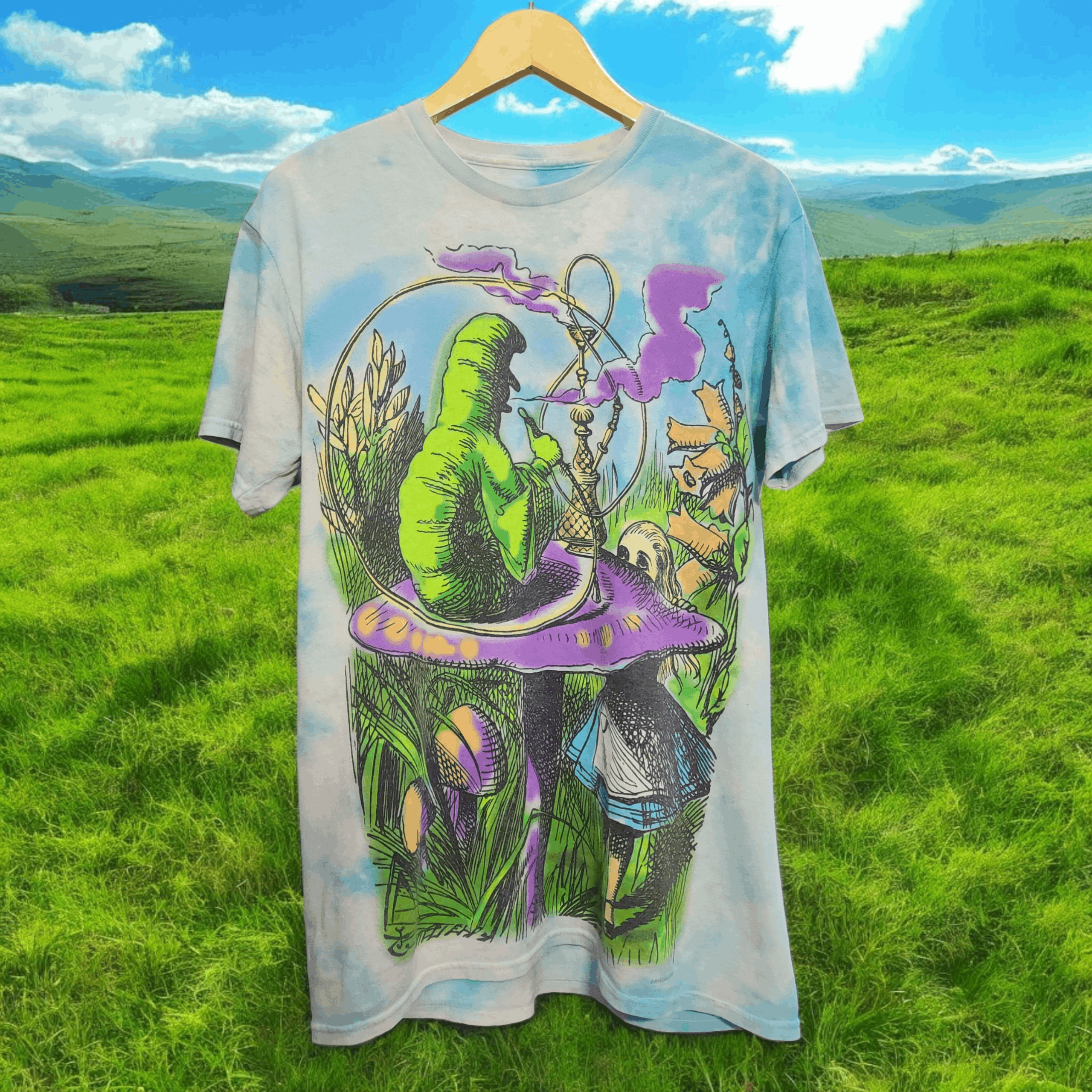 Liquid Blue Rare Liquid Blue Alice In Wonderland Tee Shirt Size US M / EU 48-50 / 2 - 1 Thumbnail