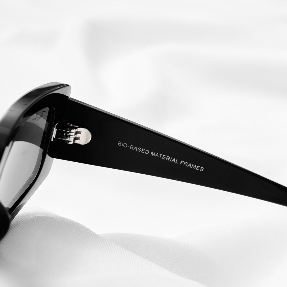 RayBan RAYBAN 0RB4395F 667771 SUNGLASSES Size ONE SIZE - 4 Thumbnail