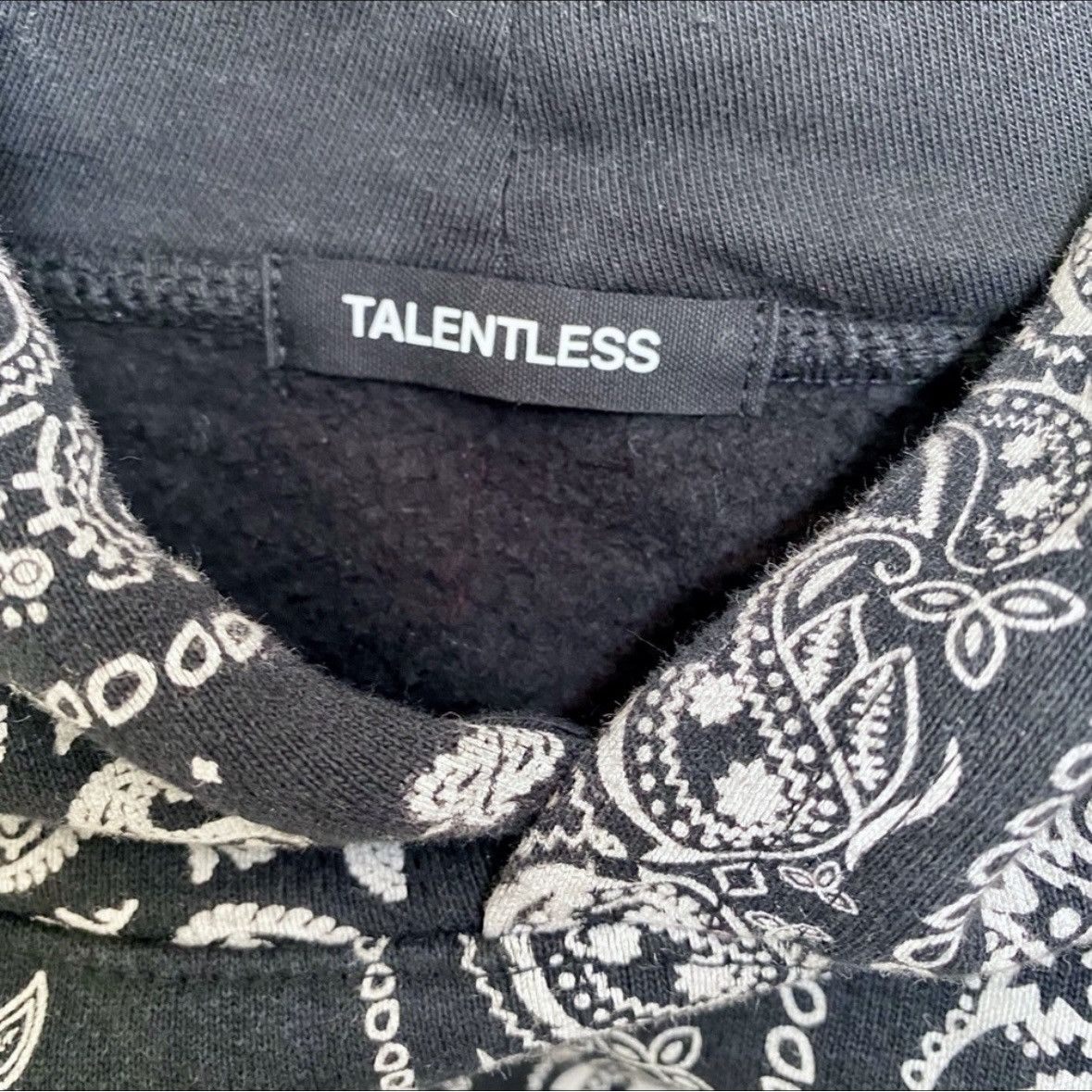 Talentless TALENTLESS HOODED HOODIE SWEATSHIRT BLACK BANDANA FLEECE L Size US L / EU 52-54 / 3 - 8 Thumbnail