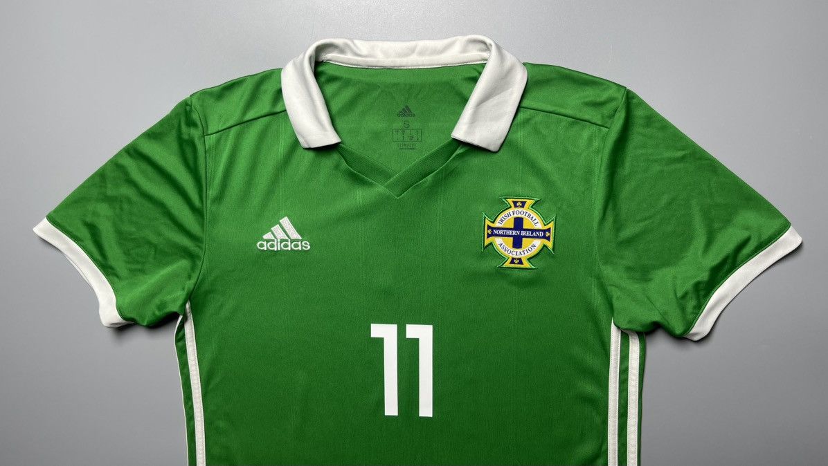 Adidas NORTHERN IRELAND ADIDAS 2017/2018 FOOTBALL JERSEY #11 BRUNT Size US S / EU 44-46 / 1 - 3 Thumbnail
