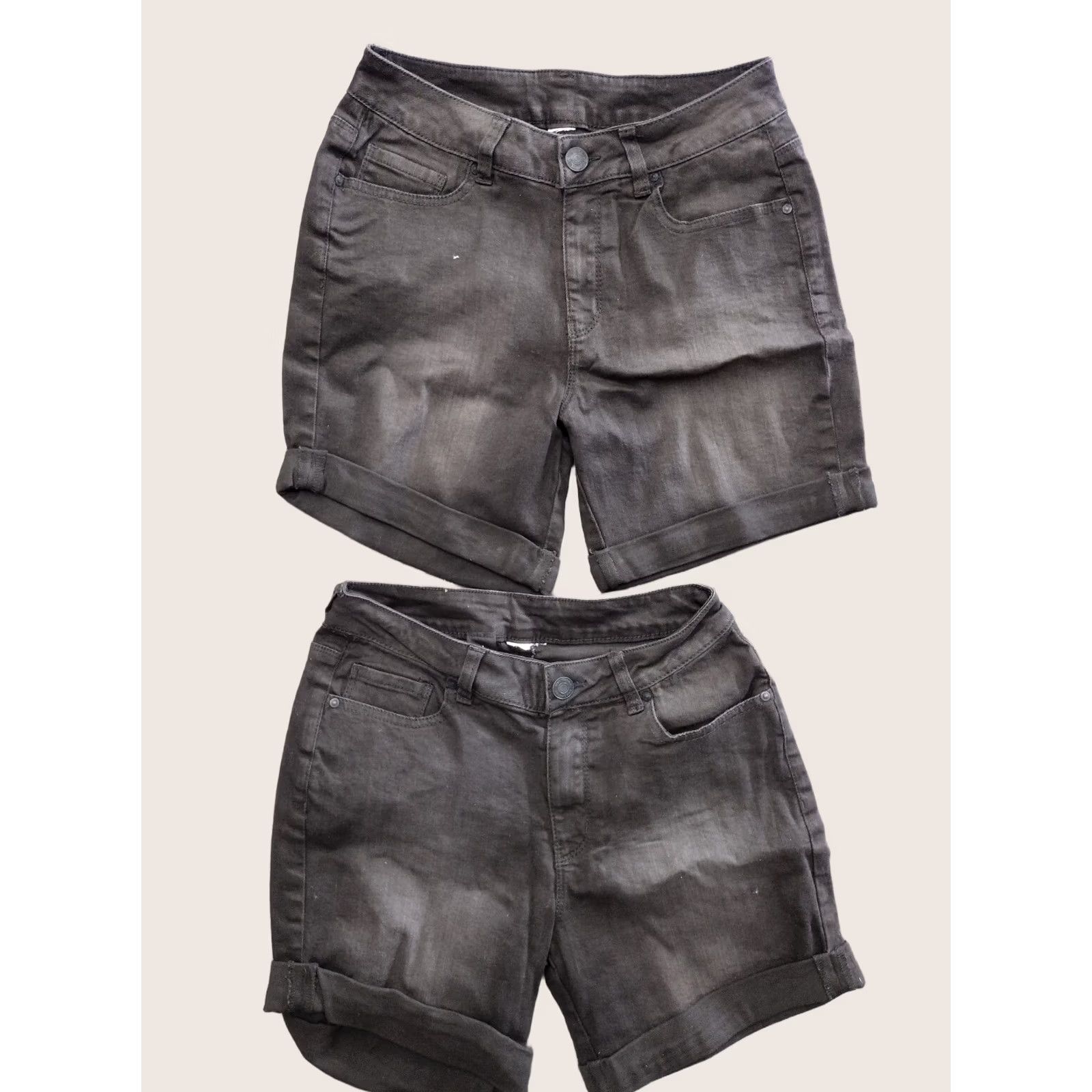 Vintage Women's 2-Pack Mid Rise Cotton Blend Jeans Shorts Bermuda Dark Black Denim Stretch Pockets Zip 2 Bermuda City College Casual Womens Size 26" / US 2 / IT 38 - 1 Thumbnail