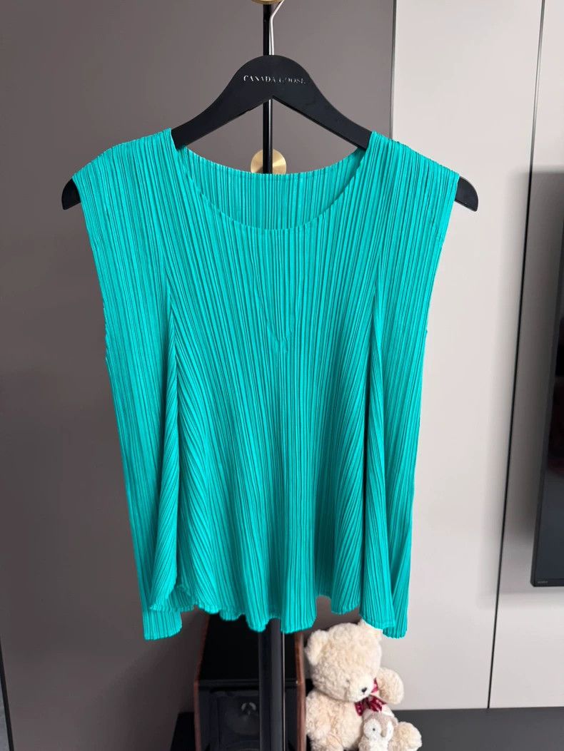 Issey Miyake Issey Miyake size:3 Green pleated vest Size S / US 4 / IT 40 - 1 Thumbnail