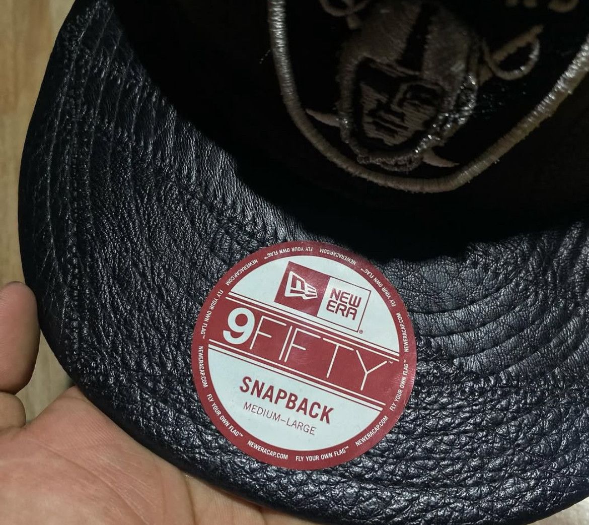 New Era 2000s Raiders x NFL New Era Leather Snapback Hat Size ONE SIZE - 9 Thumbnail