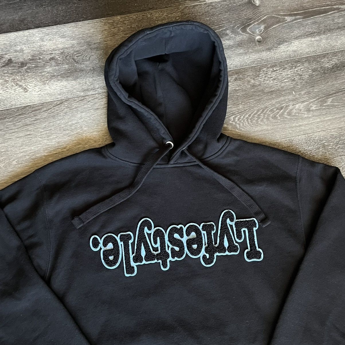 Vintage Lyfestyle NYC Upside Down Patch Embroidered Logo Hoodie Size US S / EU 44-46 / 1 - 3 Thumbnail