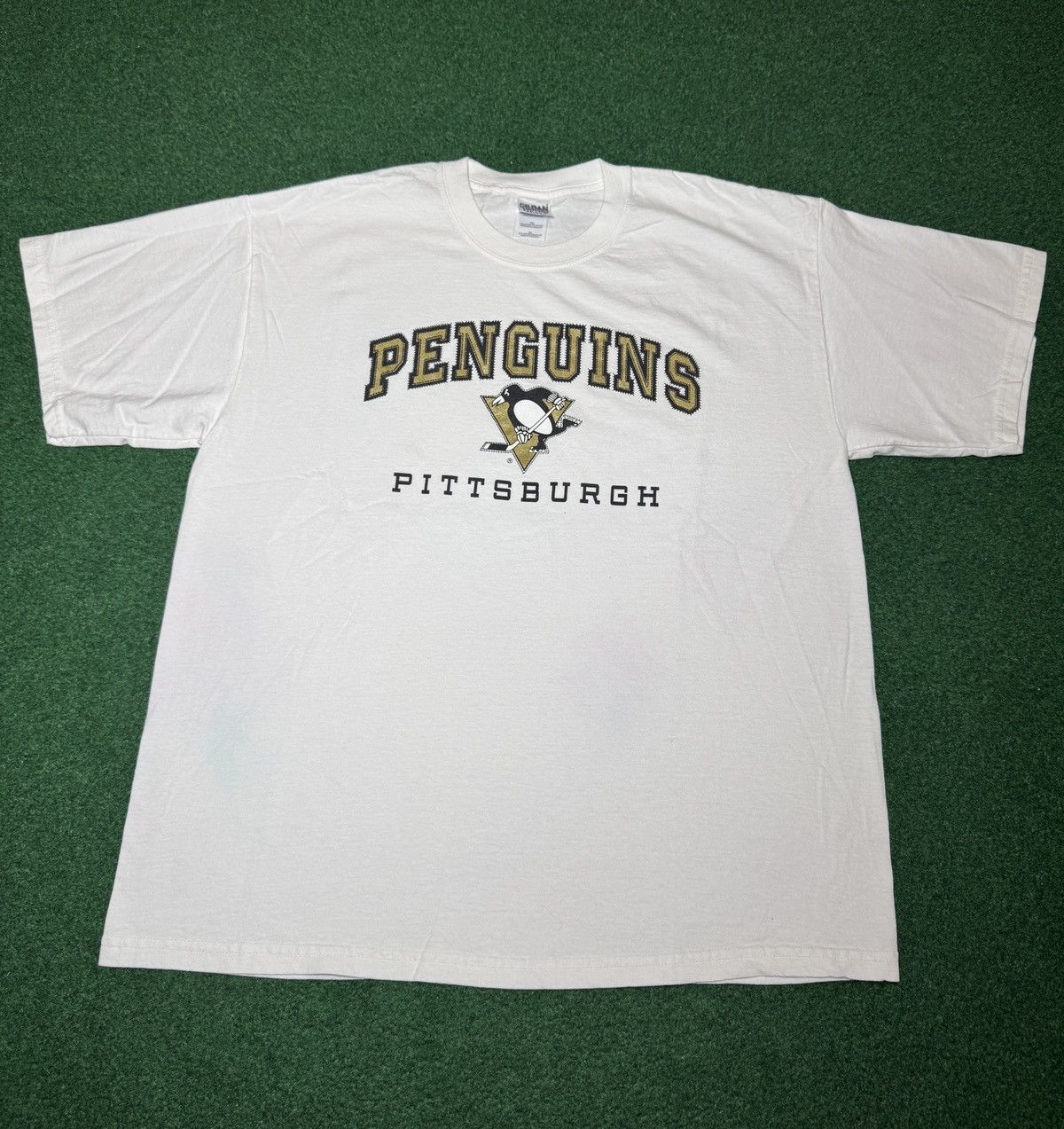 Gildan Vintage Pittsburgh Penguins 90s Y2K XL NHL Hockey T Shirt Size US XL / EU 56 / 4 - 1 Thumbnail