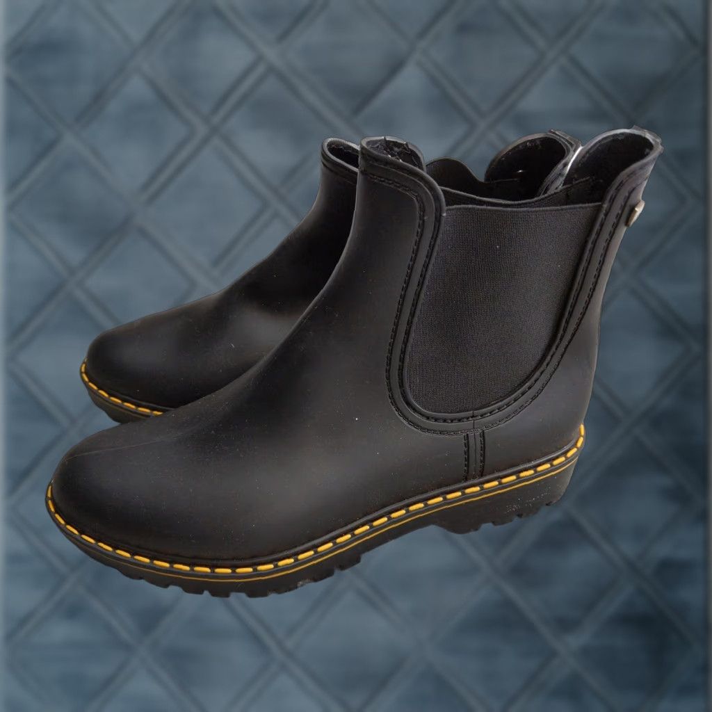 Vintage Igor Boots Womens 7.5 Black Synthetic Chelsea Ankle Waterproof Lug Sole XS? Size US 8 / IT 38 - 1 Thumbnail