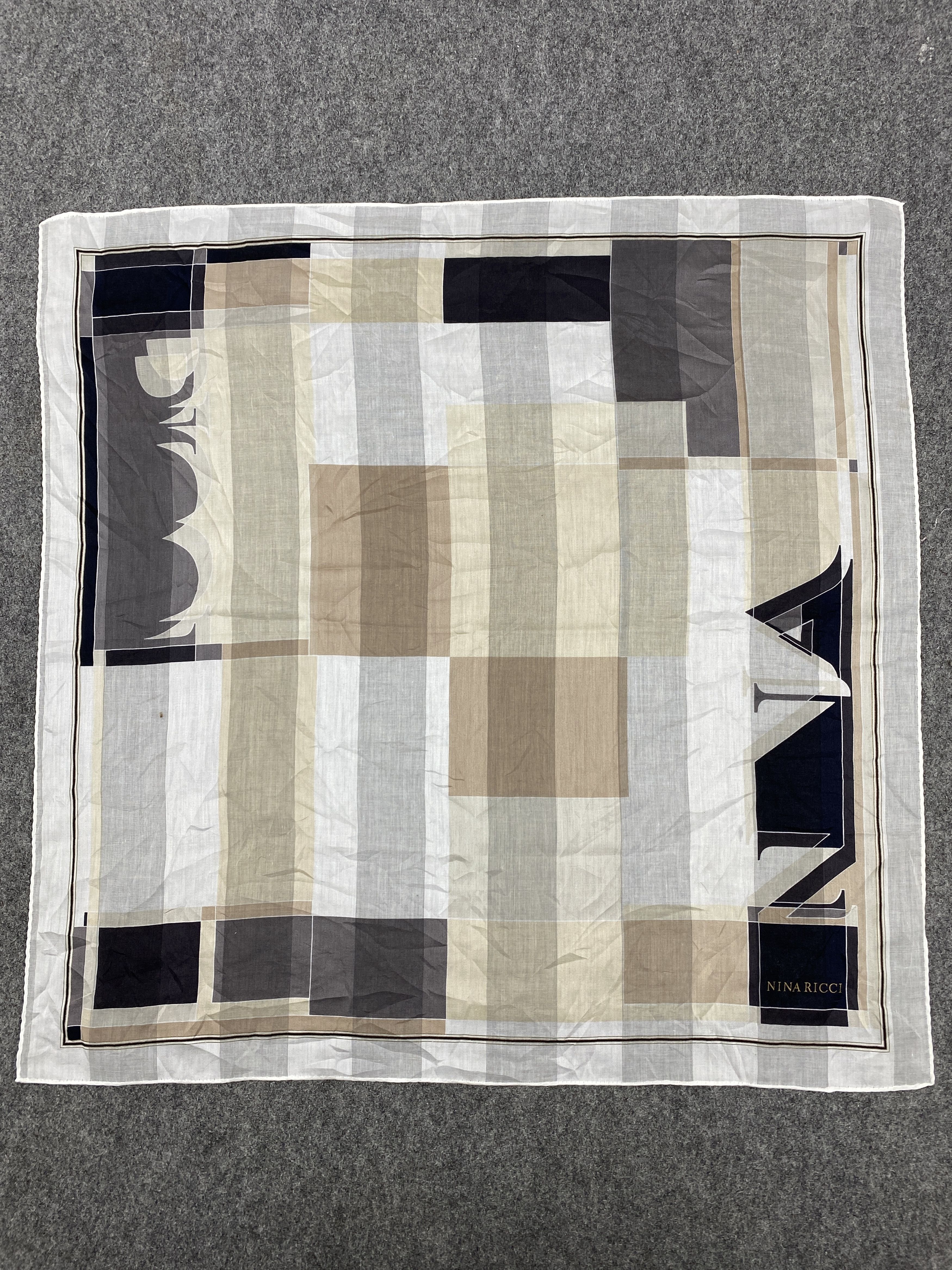 Vintage Nina Ricci Handkerchief / Neckerchief / Bandana HKC0642 Size ONE SIZE - 4 Thumbnail