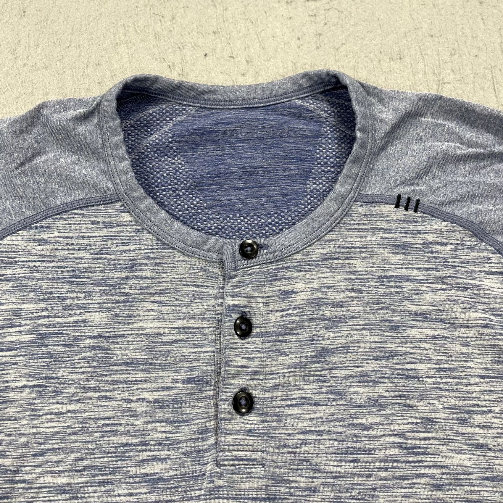 Lululemon Lululemon Shirt Mens Large Blue Heather Henley Metal Vent Long Sleeve Active Size US L / EU 52-54 / 3 - 2 Thumbnail