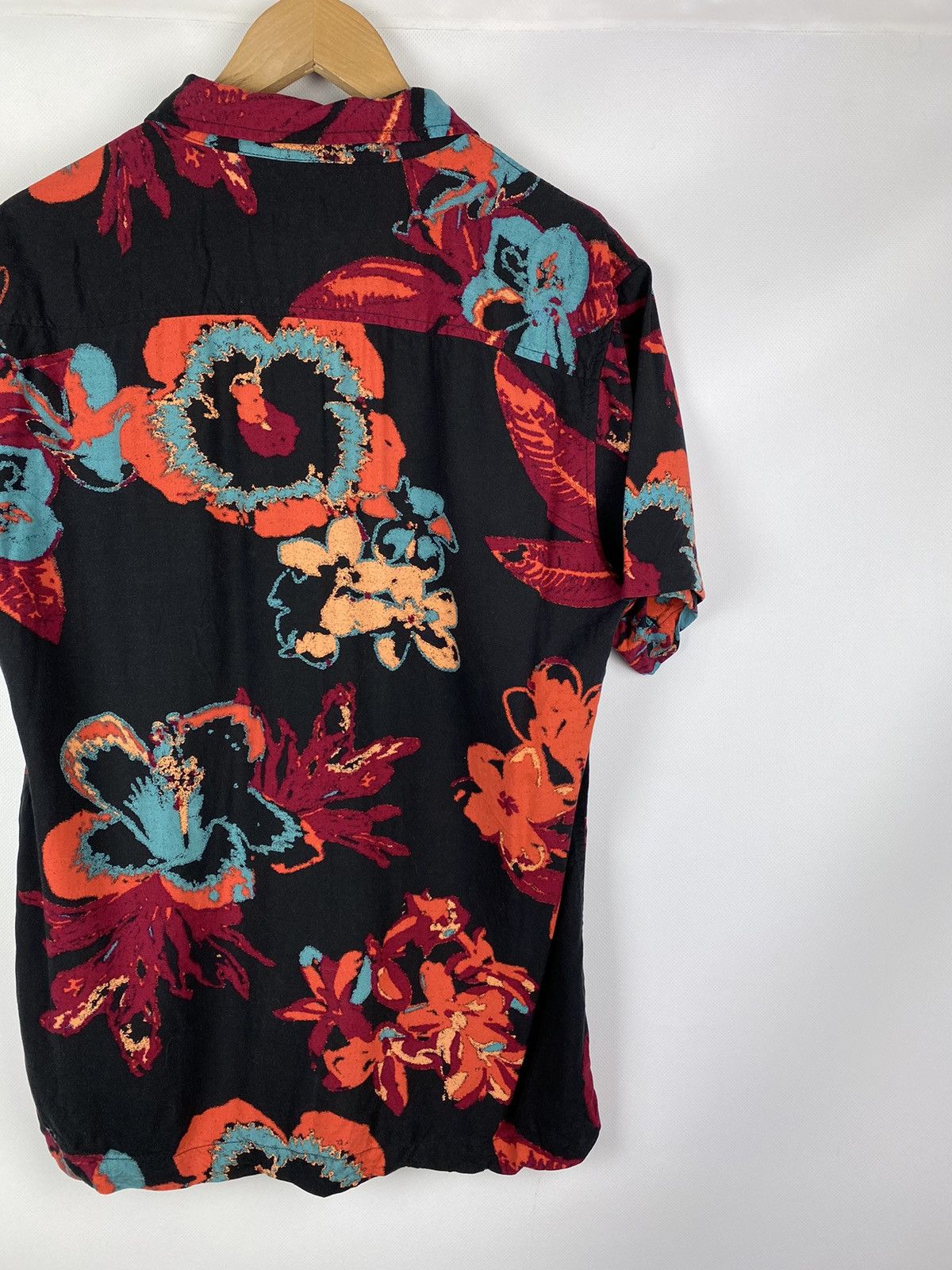 Lee Lee men’s Hawaiian overprinted shirt size L Size US L / EU 52-54 / 3 - 16 Thumbnail