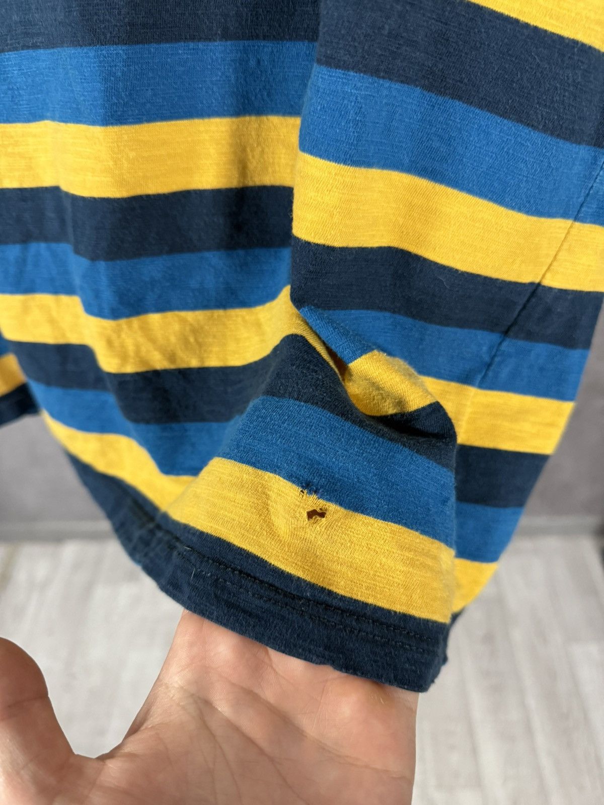 Guess Guess designer crazy center logo tee Size US M / EU 48-50 / 2 - 7 Thumbnail