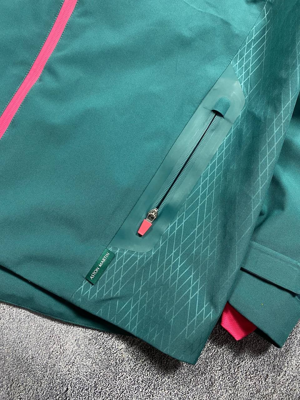 Other ASTON MARTIN F1 Team Tech Shell Jacket Size US L / EU 52-54 / 3 - 7 Thumbnail