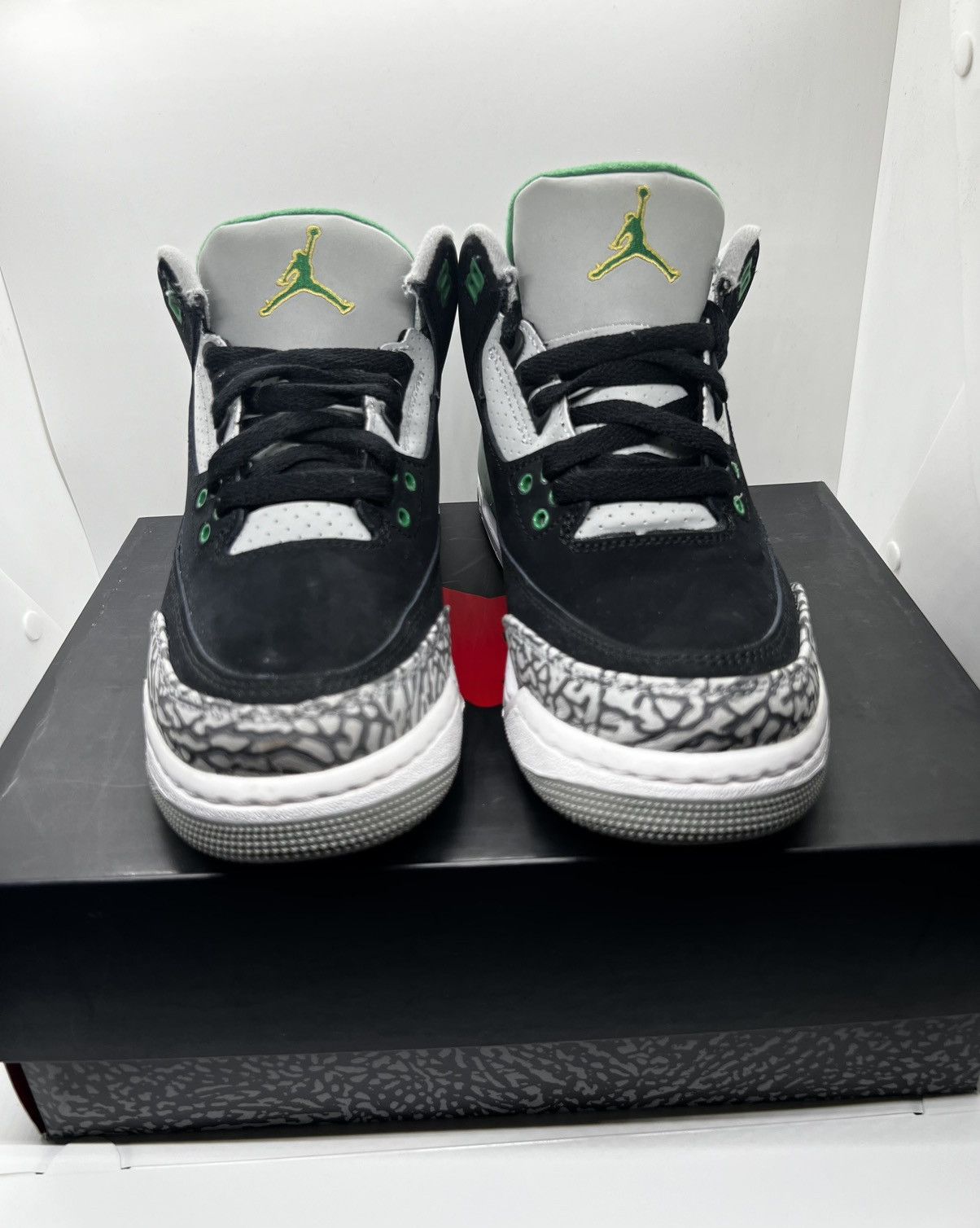 Jordan Brand Air Jordan 3 Retro Pine Green (GS) Size US 7 / EU 40 - 7 Thumbnail