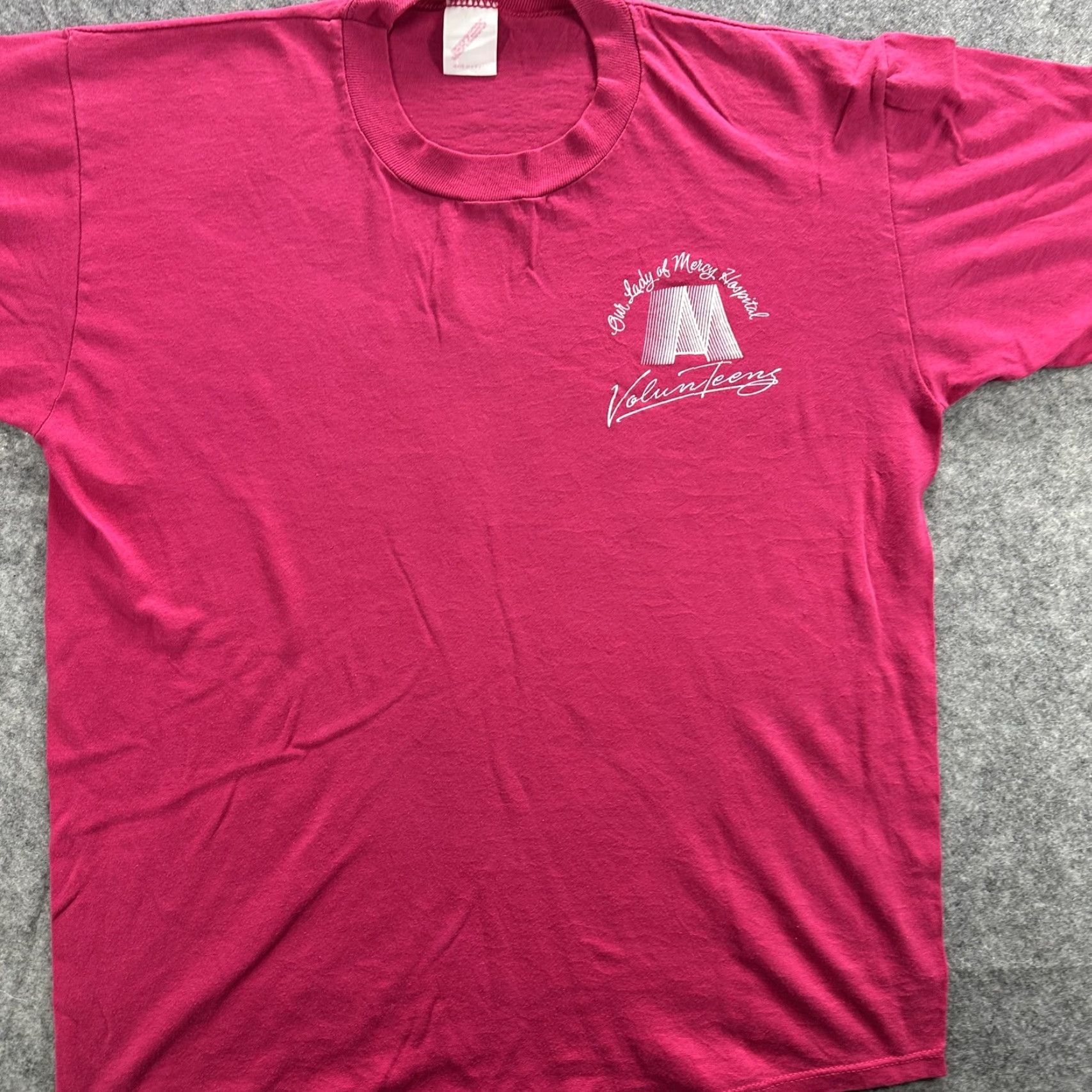 Jerzees VINTAGE Jerzees T-Shirt Mens Medium Pink Our Lady of Mercy Hospital Volunteers Graphic 90s Size US M / EU 48-50 / 2 - 3 Thumbnail