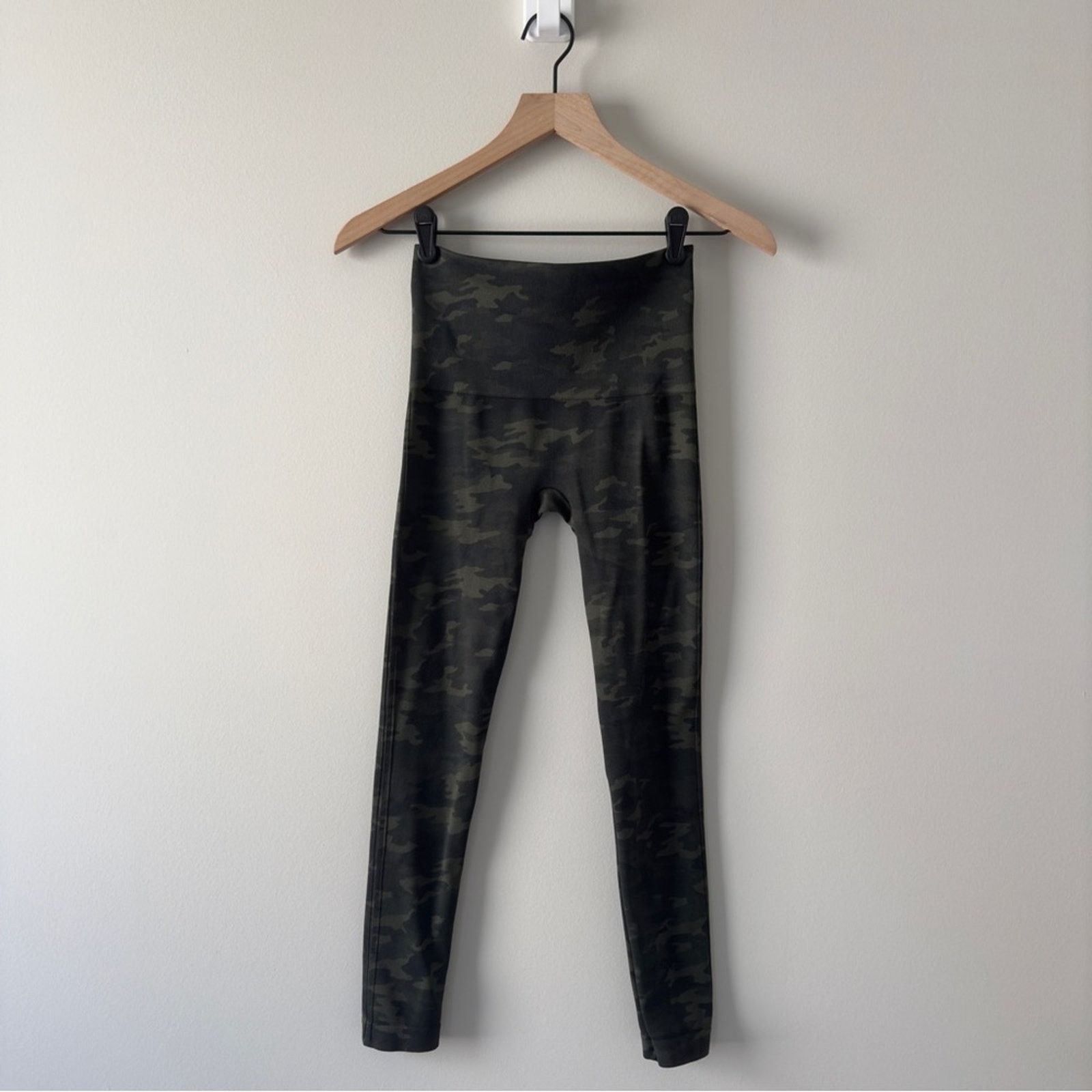 Spanx Spanx Camo Print High Waist Leggings Camouflage stretch M Size 30" / US 8 / IT 44 - 1 Thumbnail