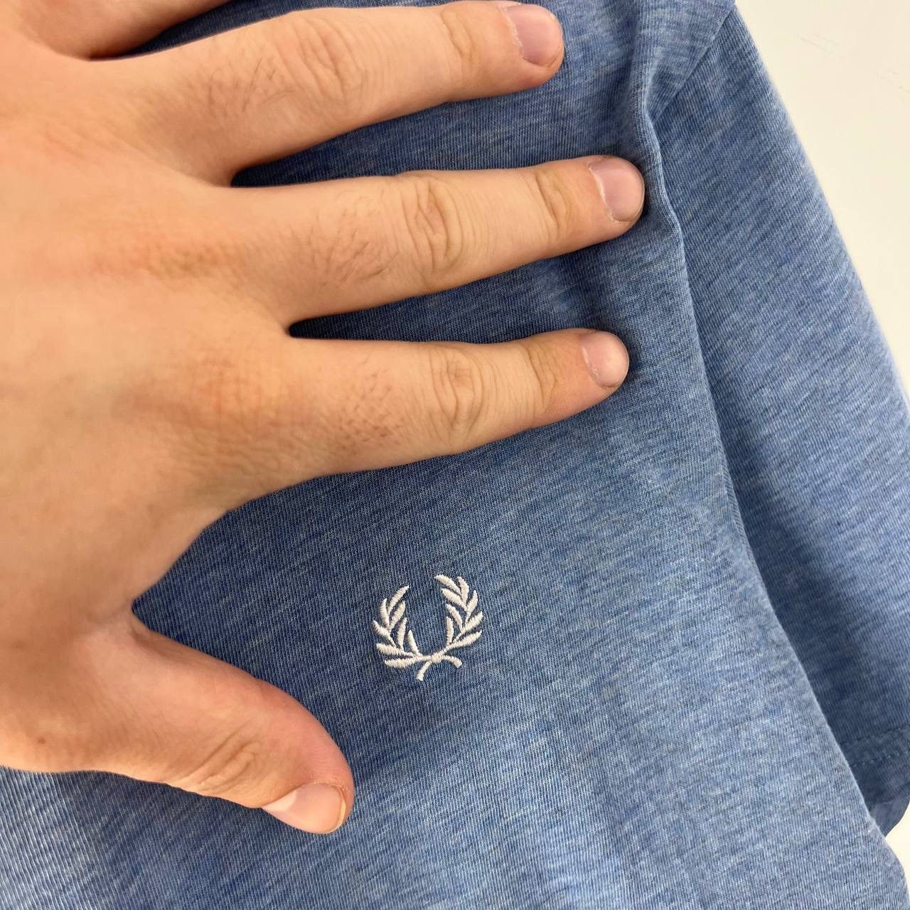 Fred Perry Vintage Fred Perry Mini Logo Distressed T-Shirt Size US M / EU 48-50 / 2 - 3 Thumbnail