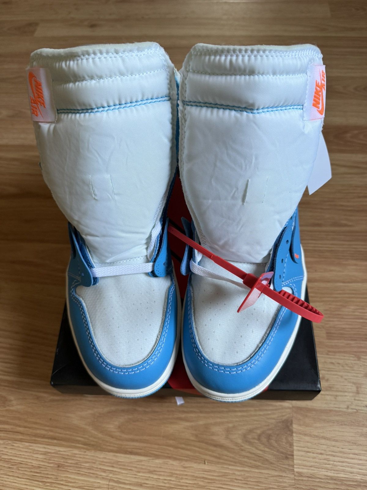 Nike × Off-White Jordan 1 Retro High Off-White University Size US 10.5 / EU 43-44 - 2 Thumbnail