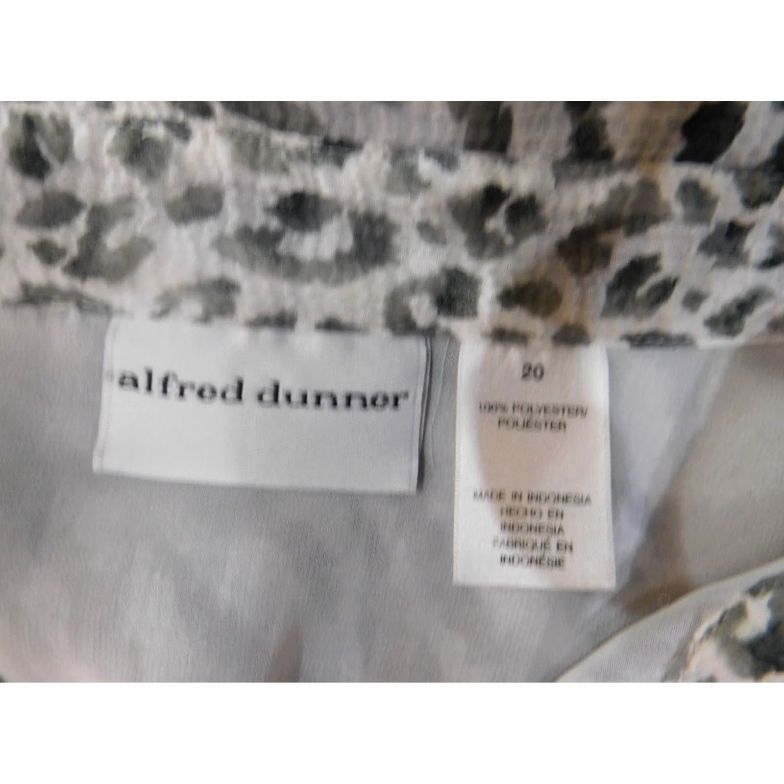 Vintage Alfred Dunner Button-Up Shirt Women 20 Plus Gray Geometric Lined Polyester Casual Long Sleeve Size 3XL / US 20-22 - 7 Thumbnail