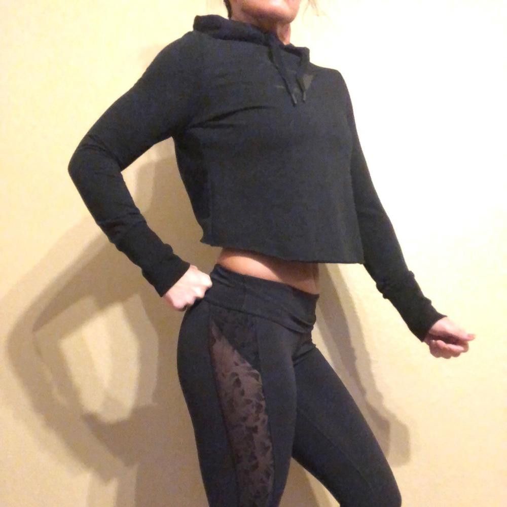 Gymshark GymShark Stylish Black Cropped Hoodie XS Size XS / US 0-2 / IT 36-38 - 1 Thumbnail