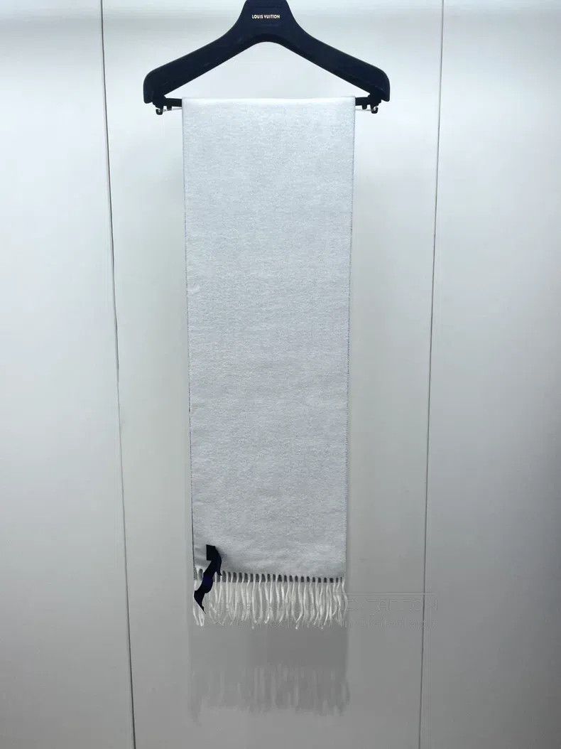 Louis Vuitton Louis Vuitton Grey single face cashmere fringe scarf Size ONE SIZE - 3 Thumbnail