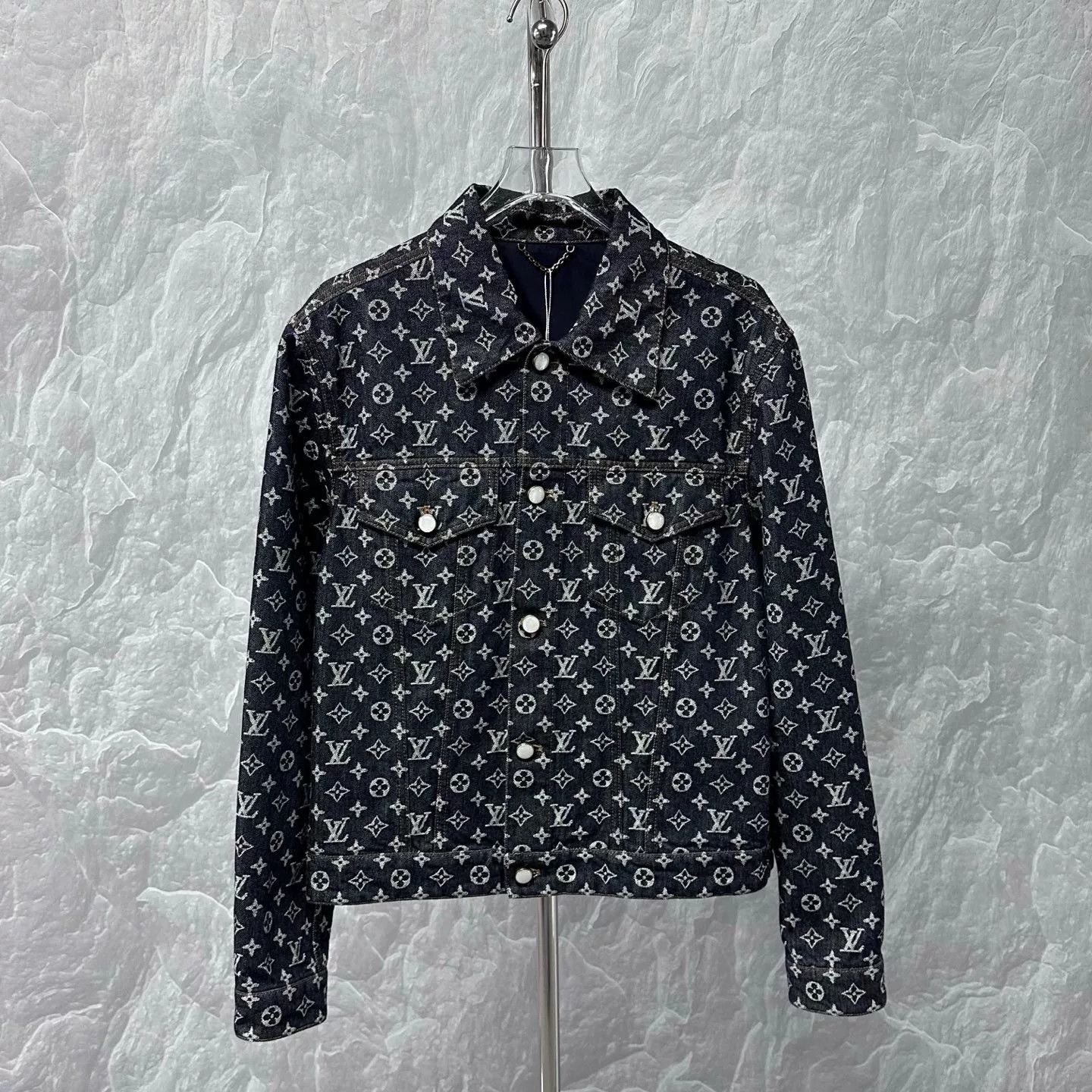 Louis Vuitton louis vuitton fw24 timberland denim jacket Size US L / EU 52-54 / 3 - 1 Thumbnail