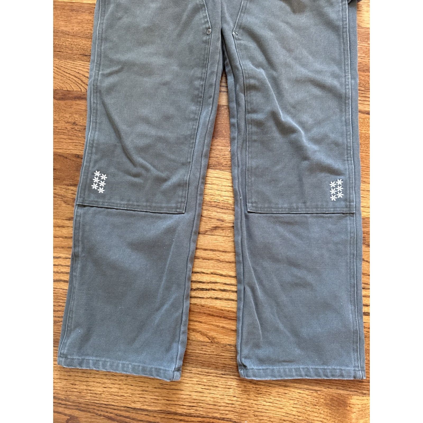 FELT FELT Carpenter Pants Flower Floral Embroidery S C22 Green KHAKIS Men 30 Regular Pre-ownedGood USPS Ground Advantage Size US 30 / EU 46 - 2 Thumbnail