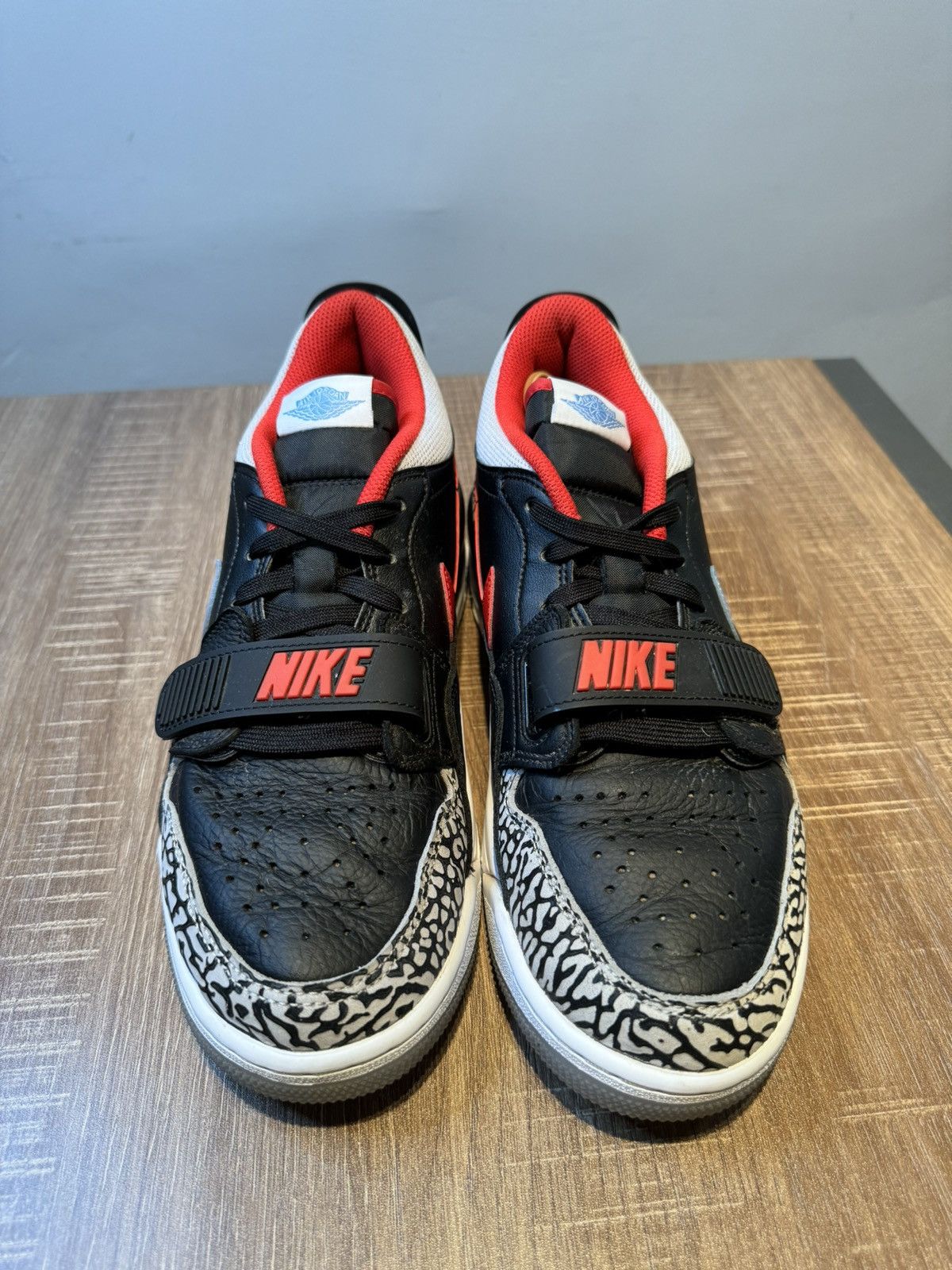 Jordan Brand Jordan Legacy 312 Low Chicago Flag Size 9 Shoes Sneakers Size US 9 / EU 42 - 3 Thumbnail