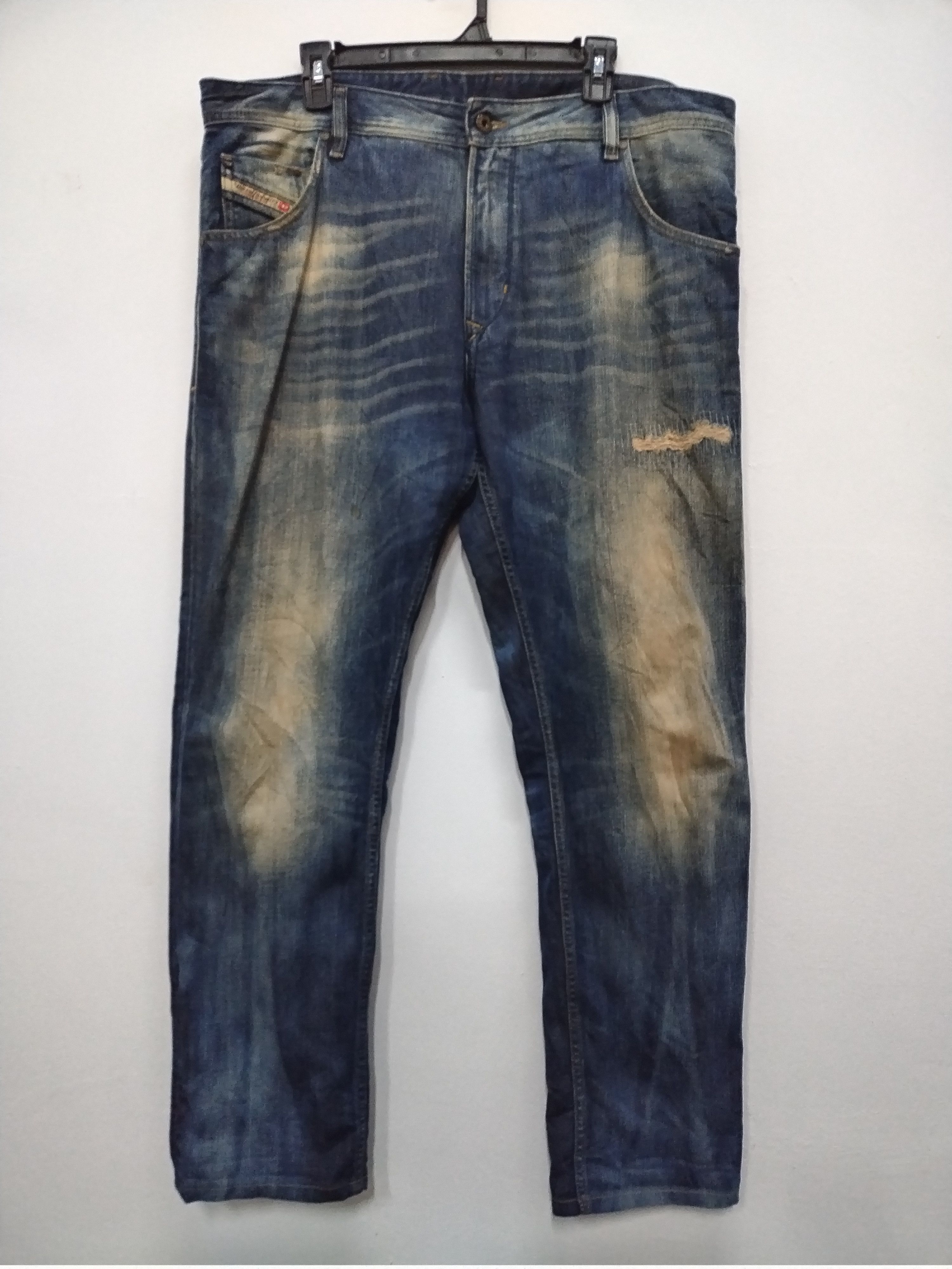 🔥💥Crazy cool Diesel distressed regular slim carrot Jean