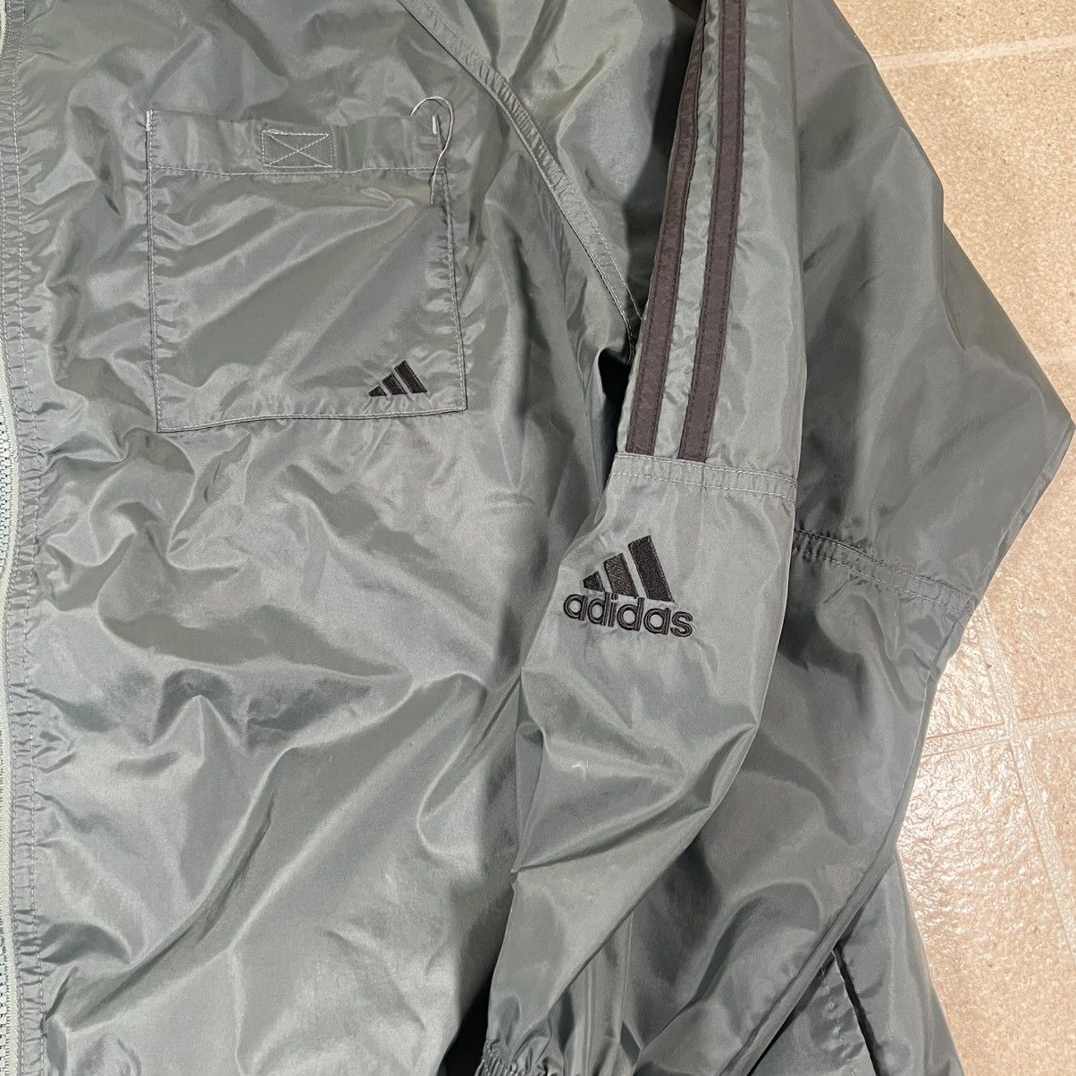 Adidas Vintage Adidas Jacket Mens Medium Grey Windbreaker Track Size US M / EU 48-50 / 2 - 7 Thumbnail