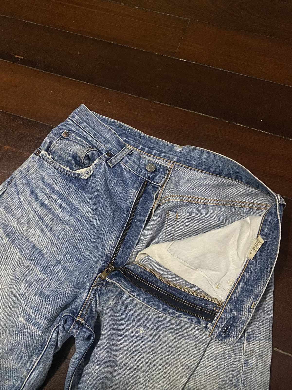Levi's Vintage Clothing FIRE 🔥 VINTAGE 90s LEVIS BIG E 502 LVC distressed SELVEDGE Size US 33 - 8 Thumbnail