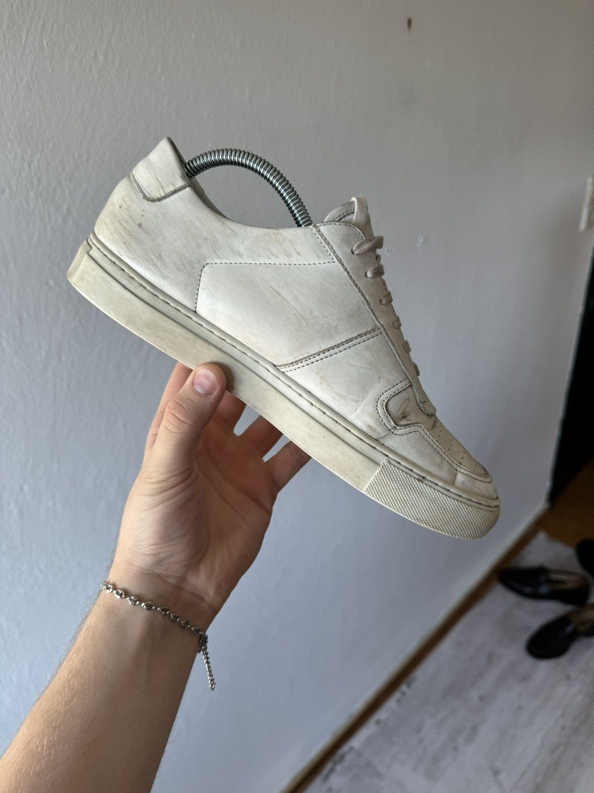 Common Projects Common Projects Bball Distressed Low Leather Sneakers Size US 7 / EU 40 - 3 Thumbnail