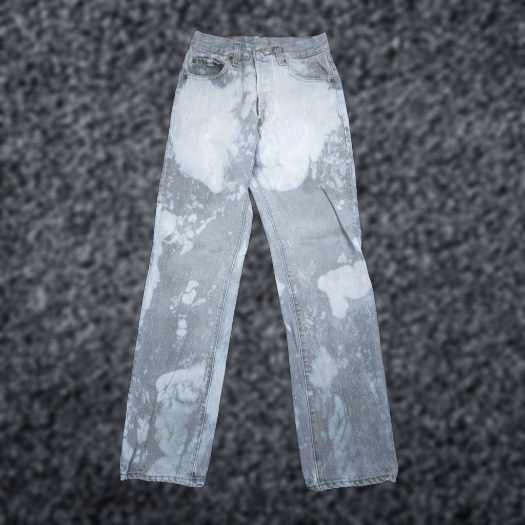 Levi's VINTAGE Levi's 501-0658 Jeans Adult 25 x 29 Gray Acid Bleached Made USA 80's Jeans Mens Size US 26 / EU 42 - 1 Thumbnail