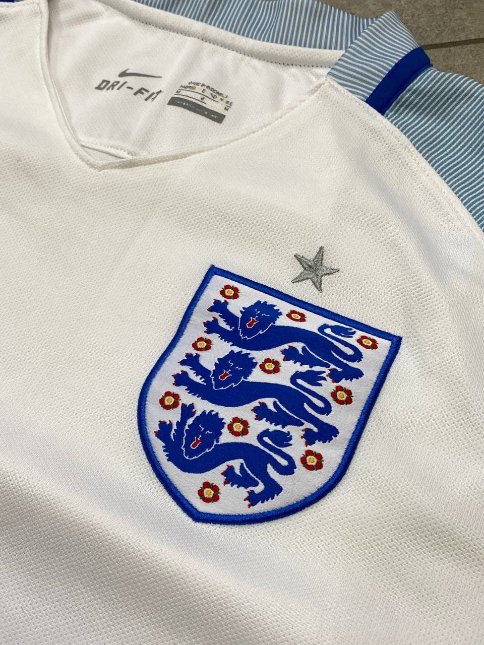 Nike Nike England National Team EURO 2016 Home Football Jersey Size US M / EU 48-50 / 2 - 8 Thumbnail