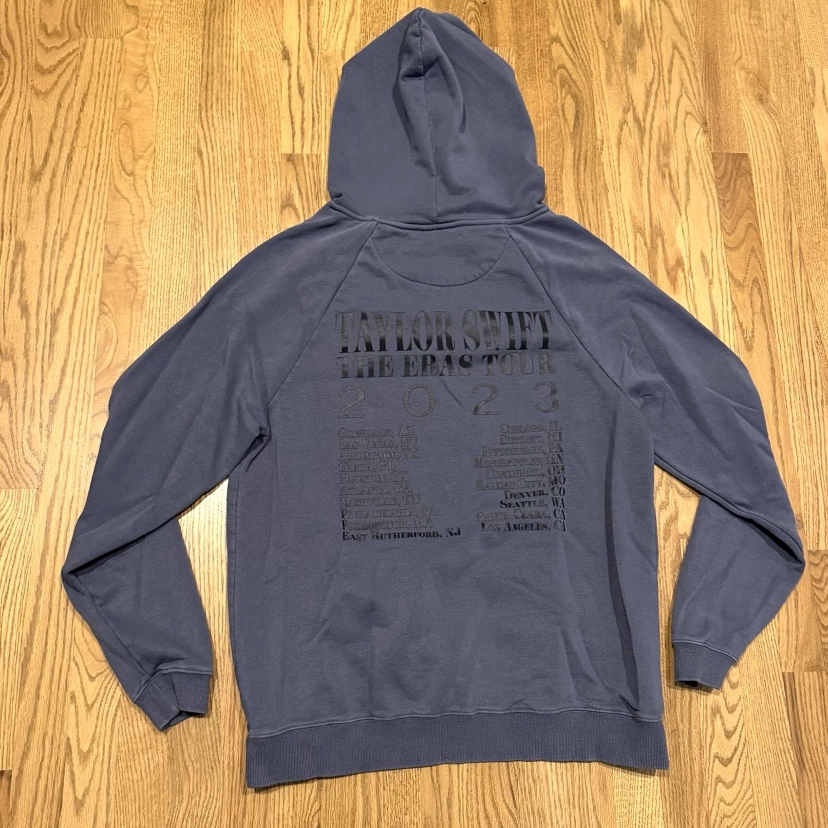 Vintage Taylor Swift The Eras Tour 2023 Hoodie Sweatshirt Medium Blue Gray Pullover Size M / US 6-8 / IT 42-44 - 2 Thumbnail