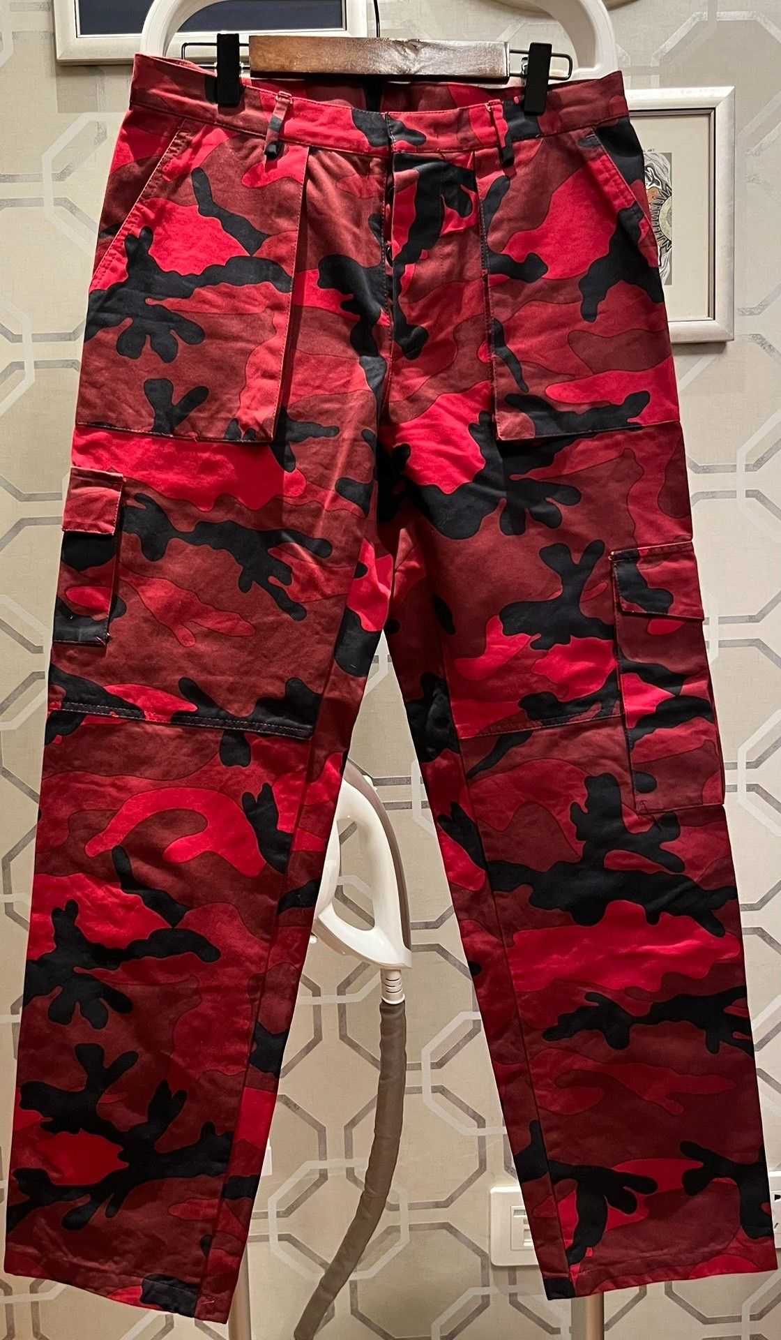 Valentino Valentino Red Camouflage Cargo Pants Size US 30 / EU 46 - 1 Thumbnail