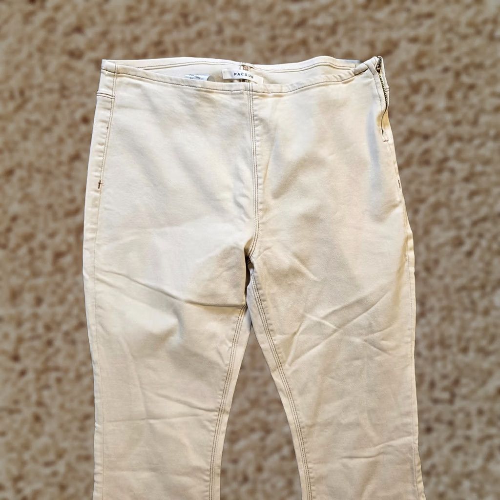 Pacsun Pacsun Jeans Womens Size 28 White Low Rise Flare Side Zip Stretch Skater Boho Womens Jeans Regular 28 White Flare Stretch Pacsun Side Zip Size 28" / US 6 / IT 42 - 1 Thumbnail