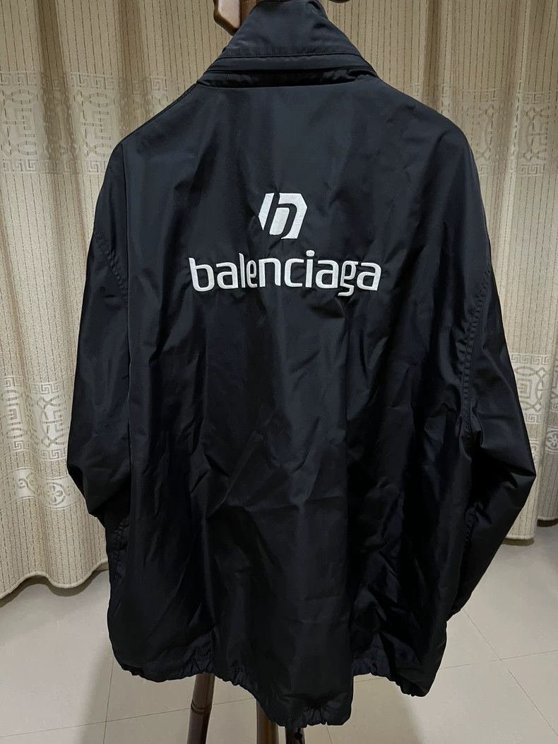 Balenciaga Balenciaga Soccer Motif Embroidered Logo Windbreaker Jacke Size XS / US 0-2 / IT 36-38 - 1 Thumbnail