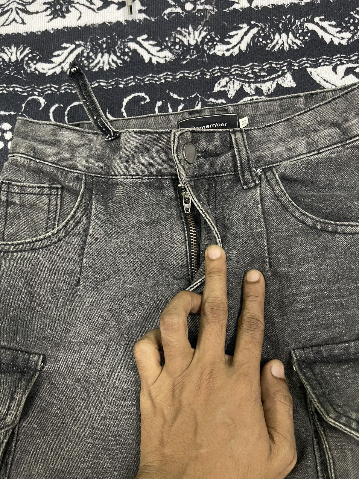 Japanese Brand 2000s BALENCIAGA INSPIRED MULTIPOCKET JEANS BAGGY Size 26" / US 2 / IT 38 - 10 Thumbnail