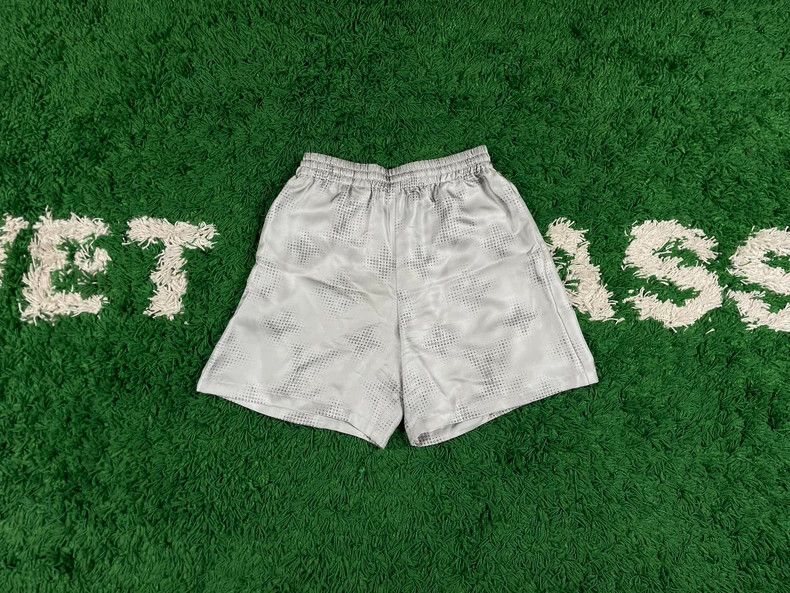 Louis Vuitton Louis Vuitton size xs Star presbyopia full of logo shorts Size US 28 / EU 44 - 2 Thumbnail